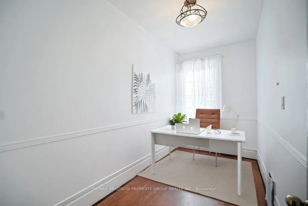 141 Gerrard Street E