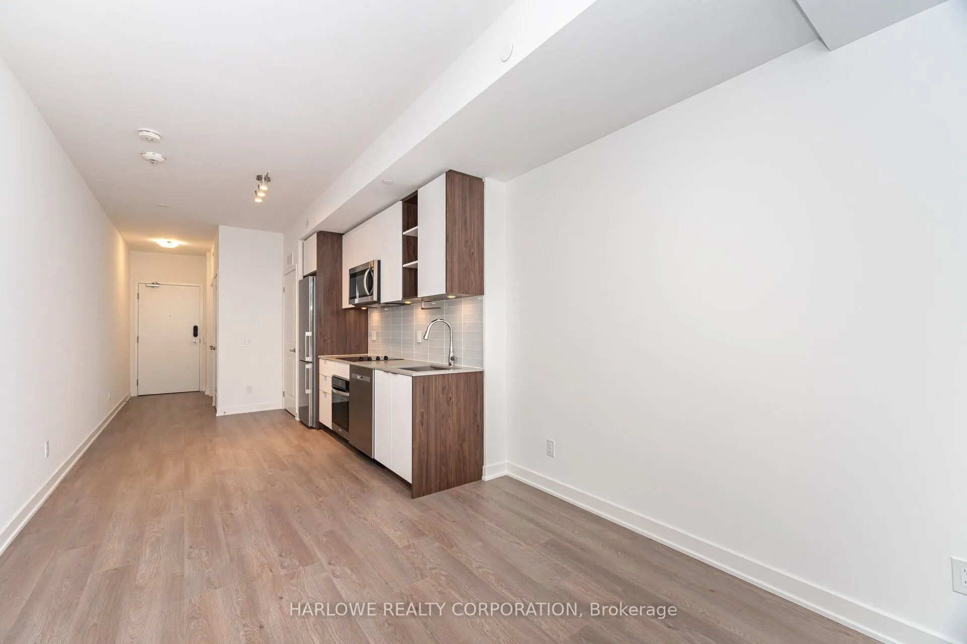 543 Richmond Street W, #406