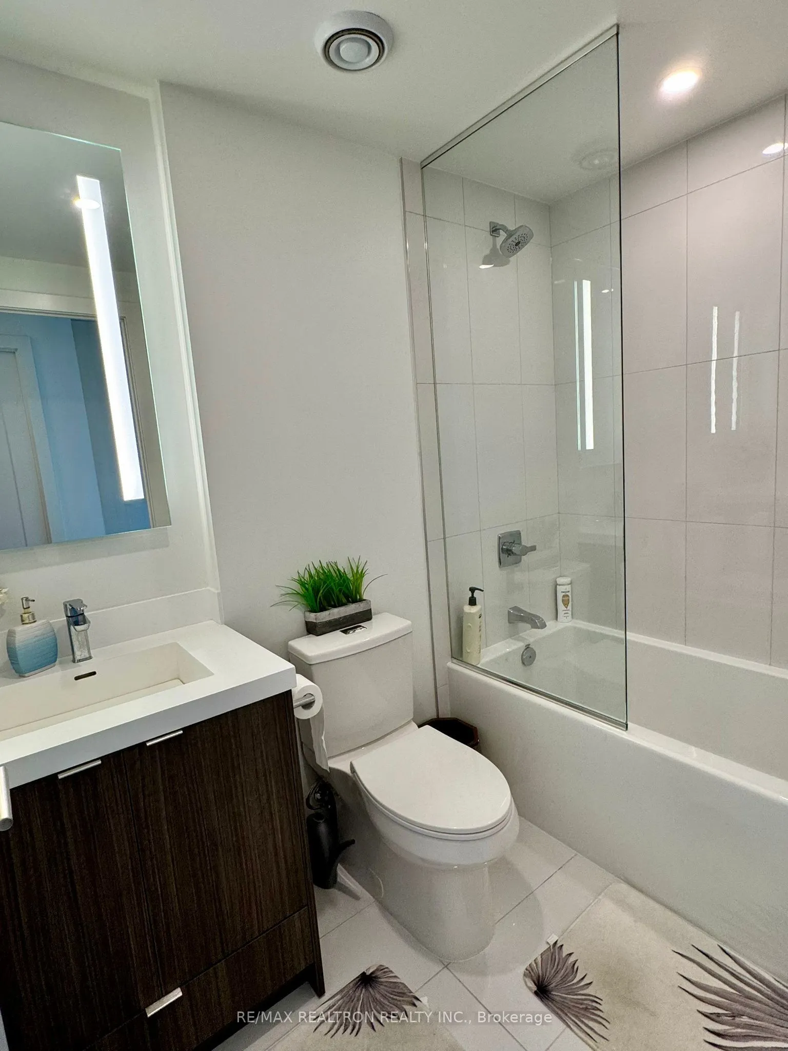 20 Inn On The Park Drive, #1131