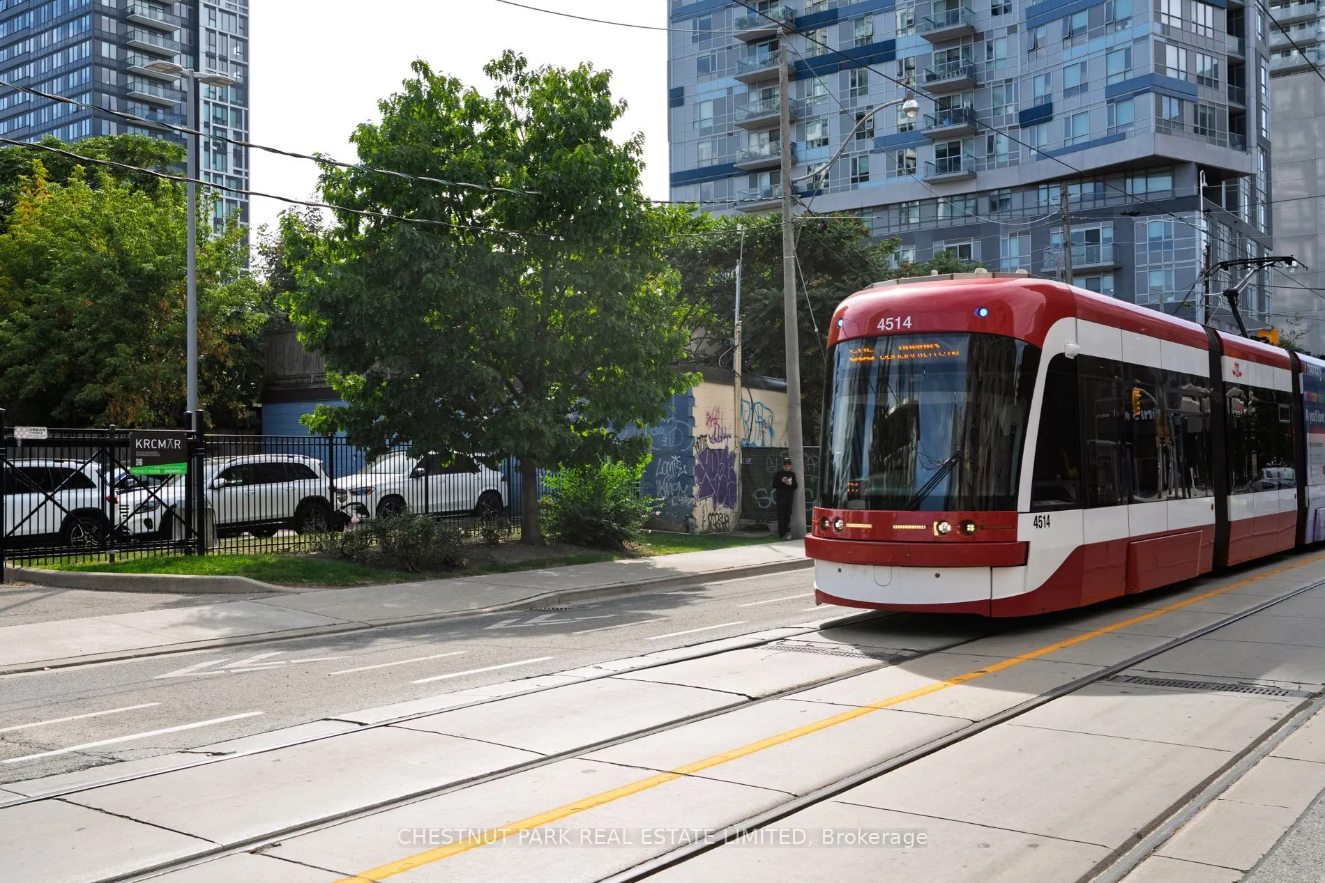 736 Dundas Street E, #01