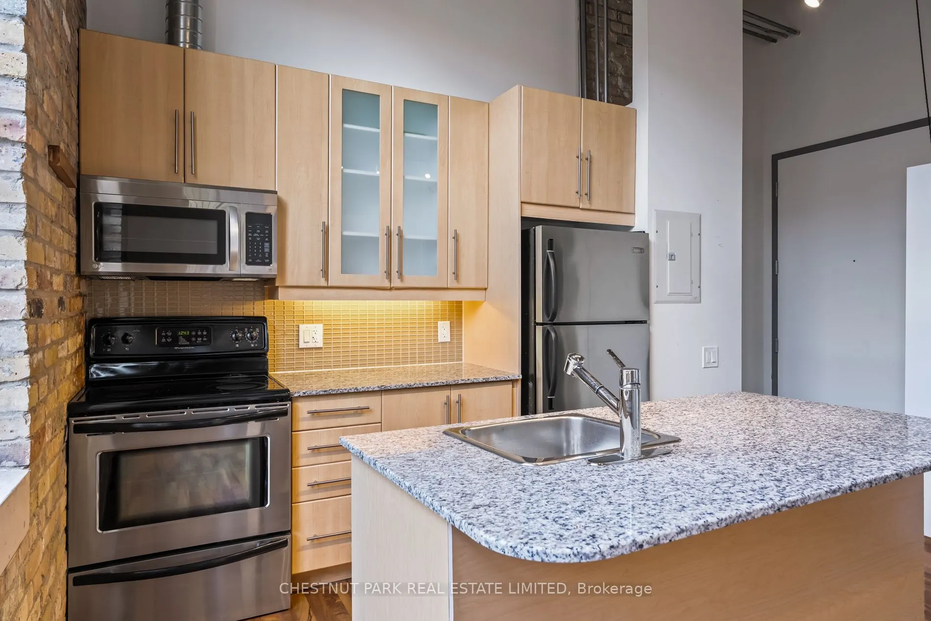 736 Dundas Street E, #01