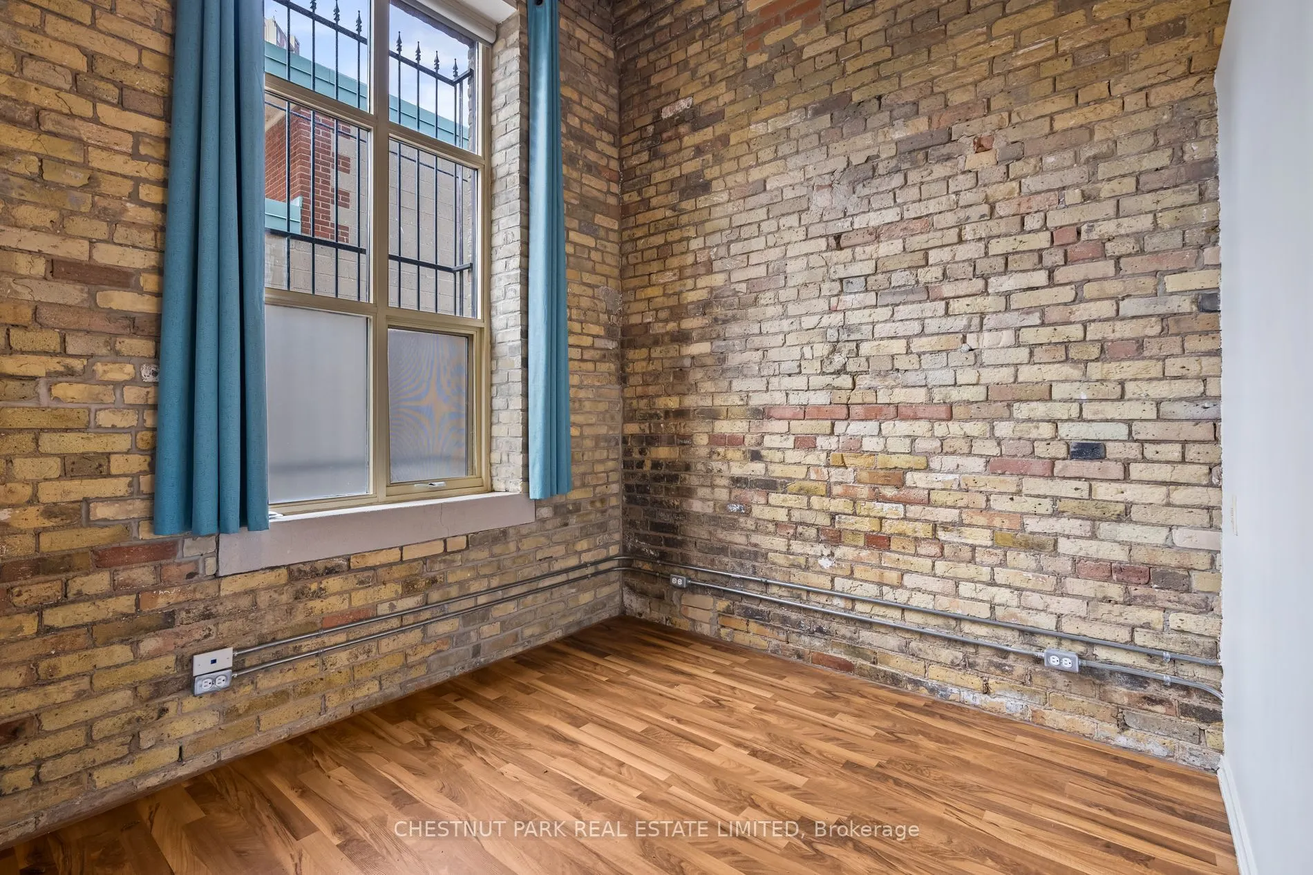 736 Dundas Street E, #01