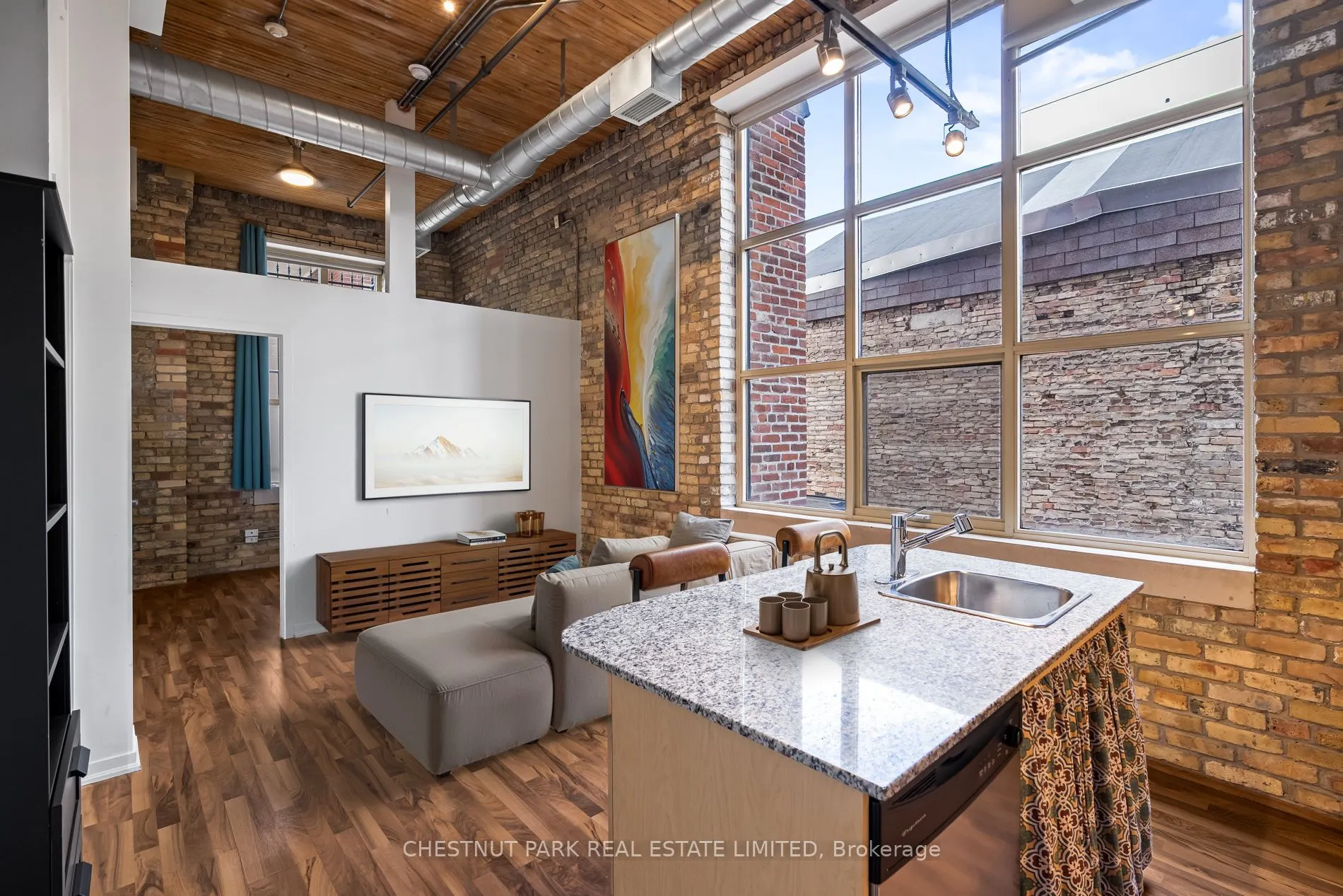 736 Dundas Street E, #01