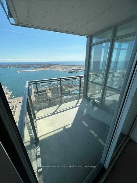 11 Brunel Court, #3810