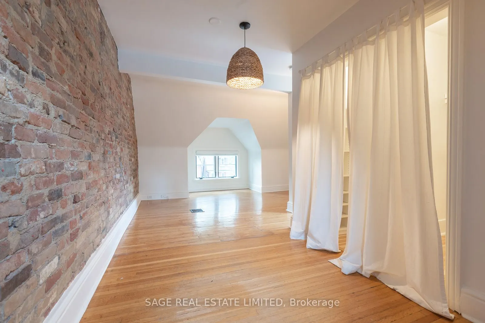 685 Euclid Avenue, #UPPER