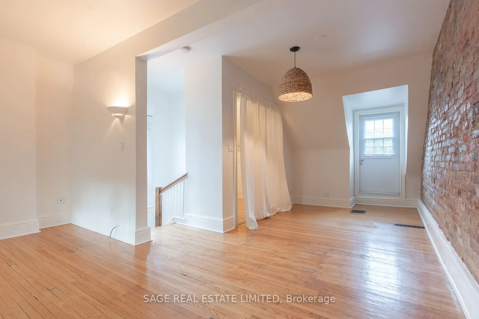 685 Euclid Avenue, #UPPER