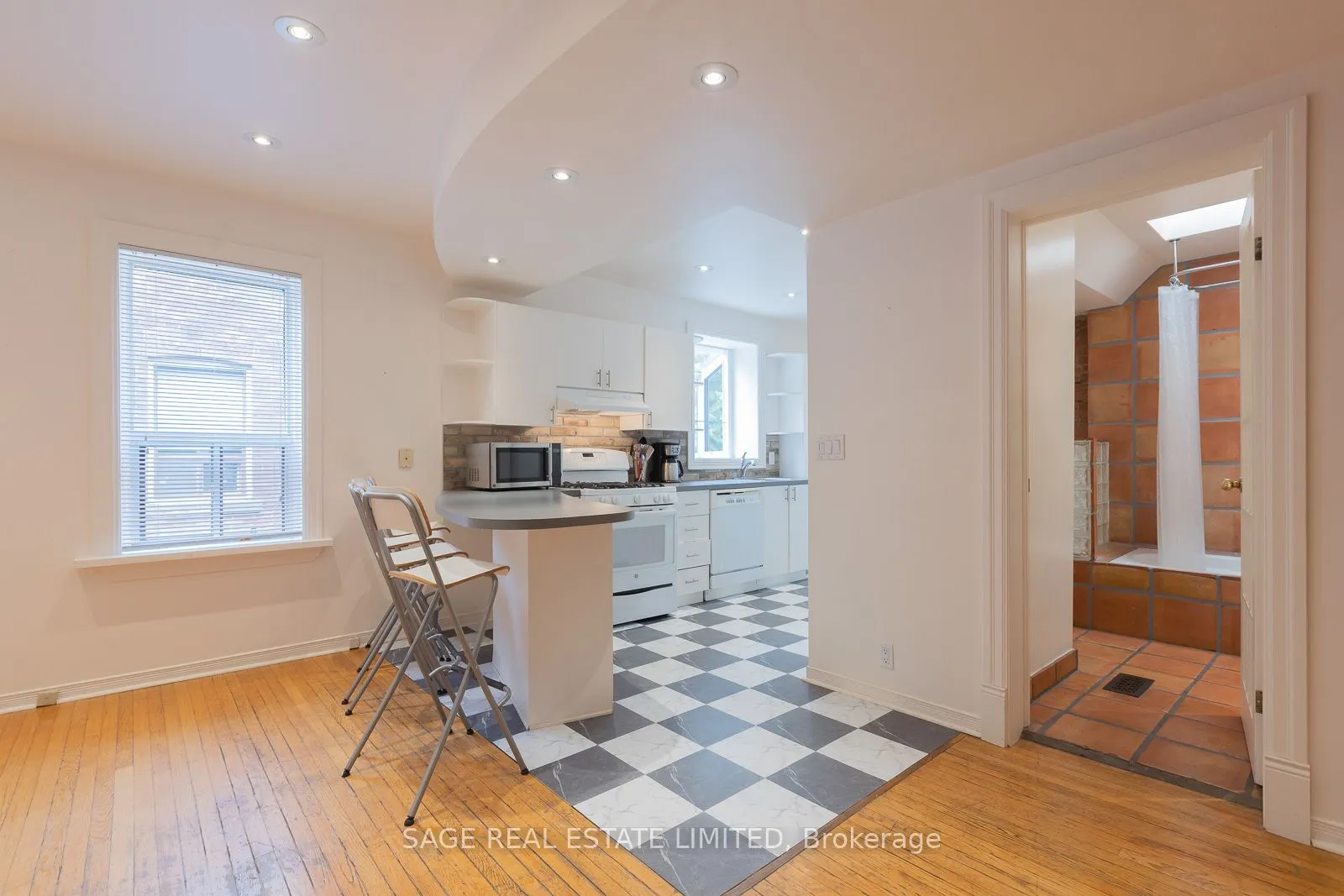 685 Euclid Avenue, #UPPER