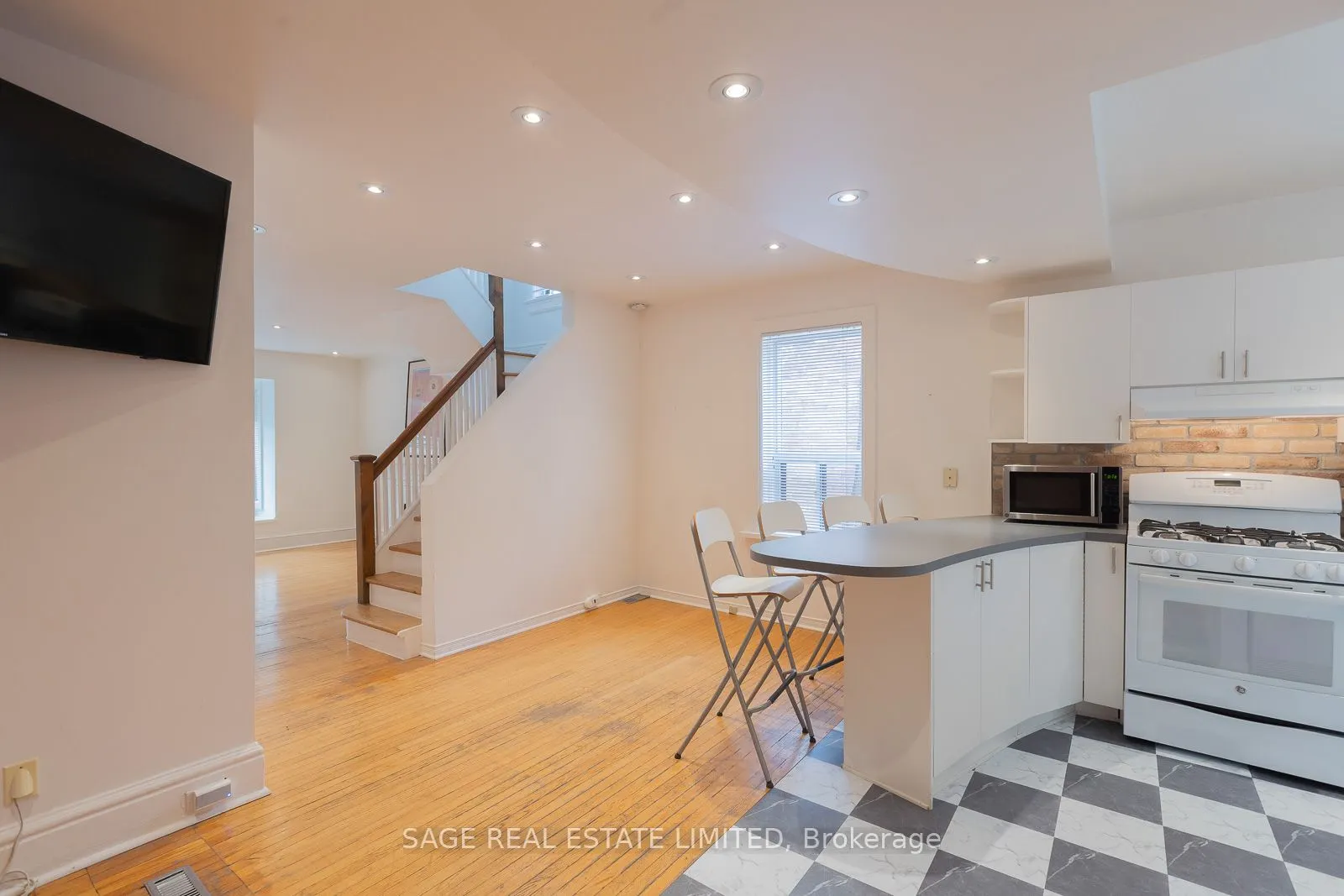685 Euclid Avenue, #UPPER