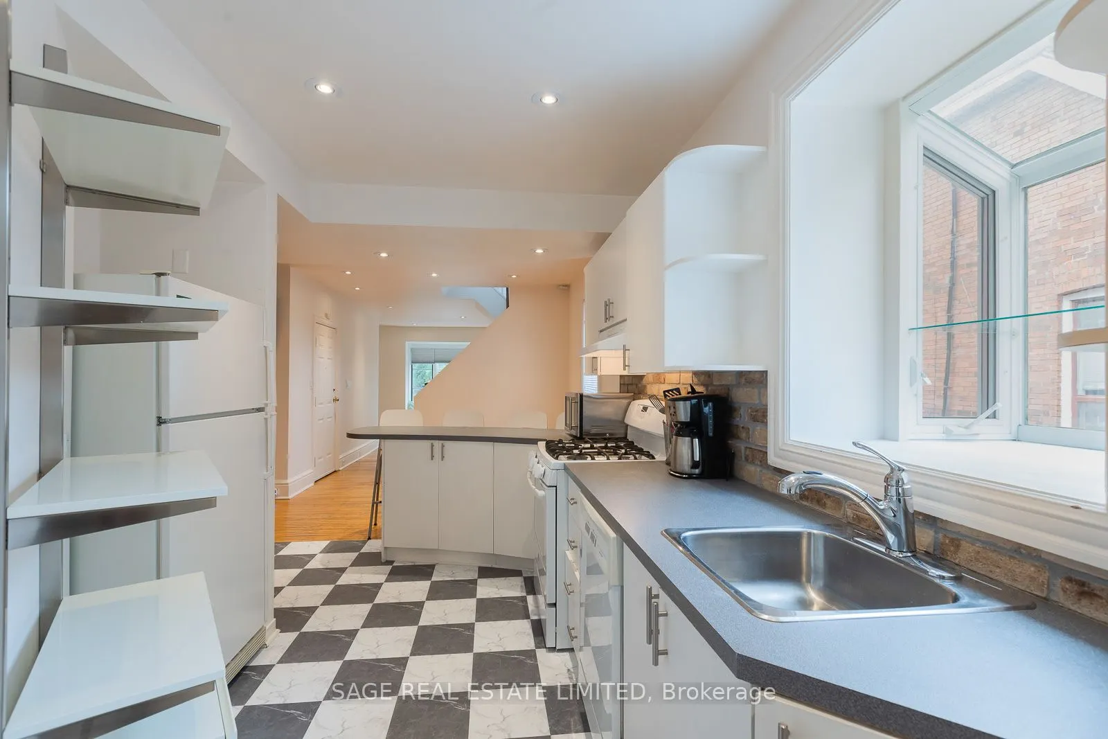685 Euclid Avenue, #UPPER