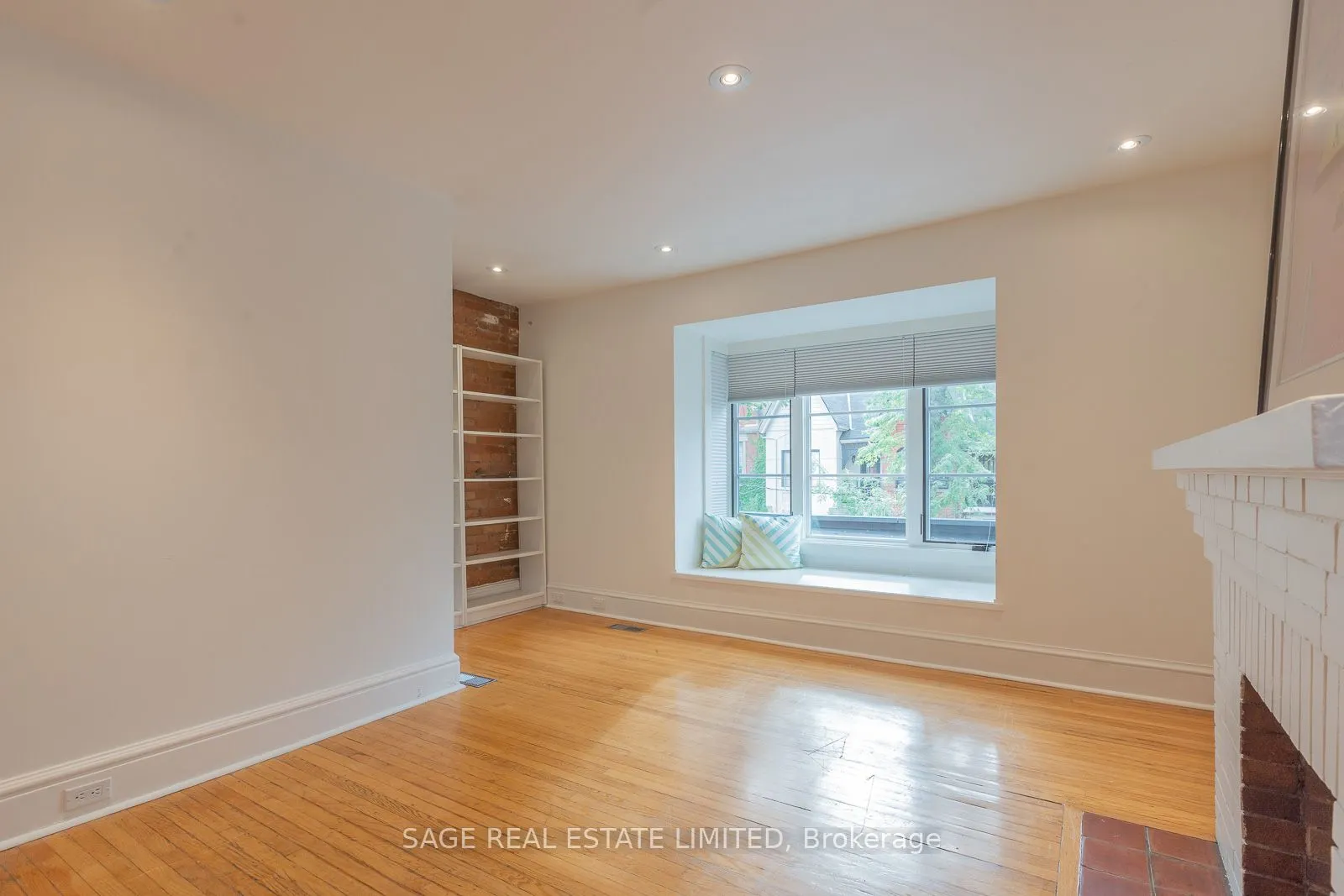 685 Euclid Avenue, #UPPER