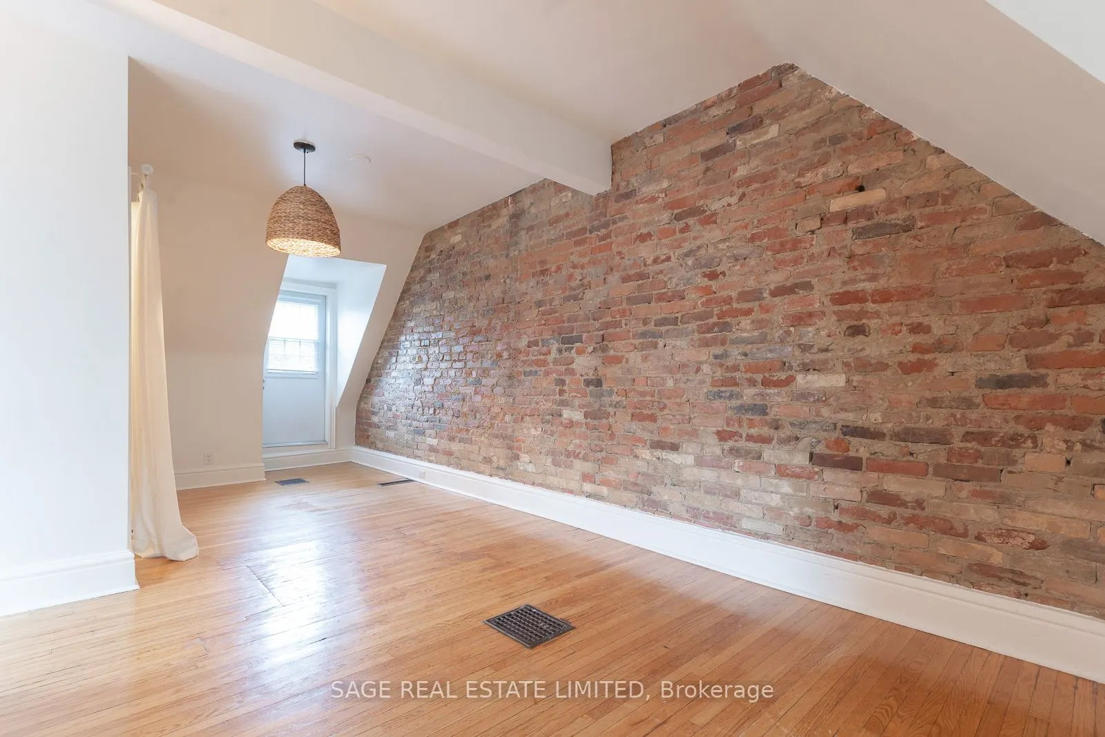 685 Euclid Avenue, #UPPER