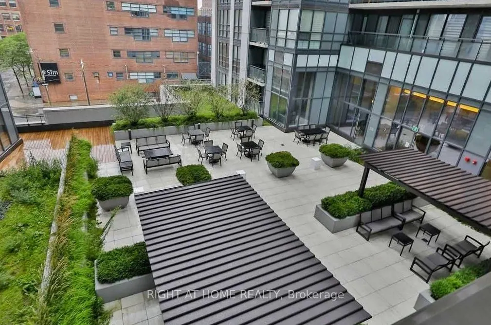 460 Adelaide Street E, #1529