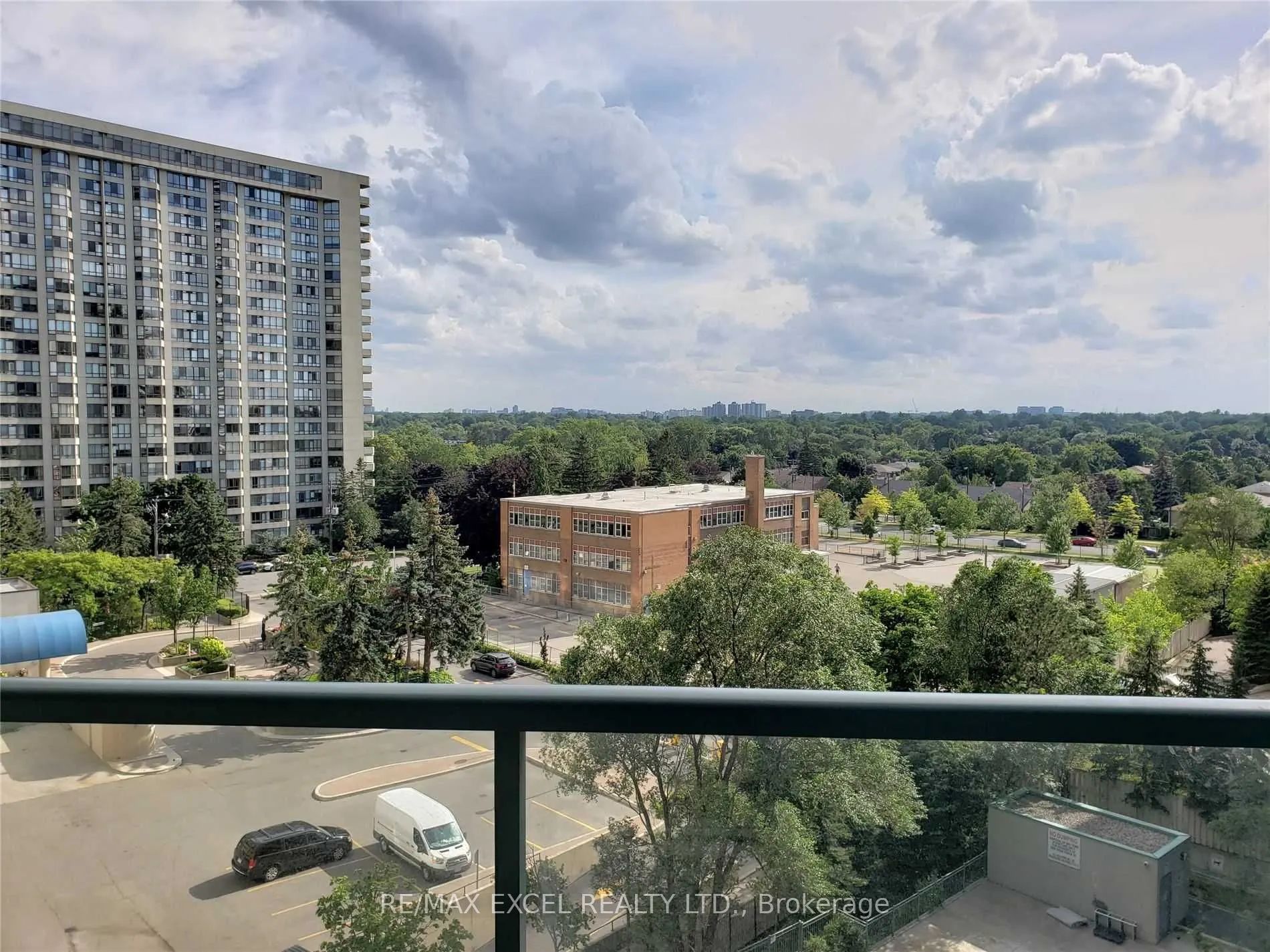 5500 Yonge Street, #606