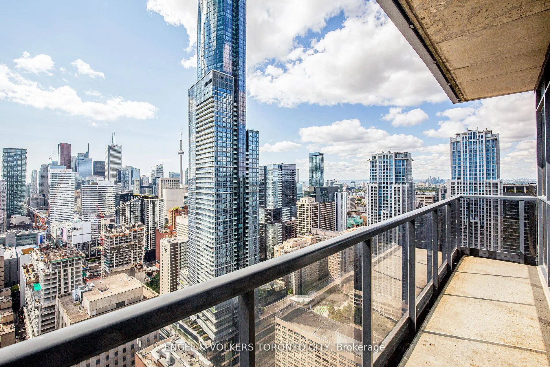 21 Carlton Street, #4205