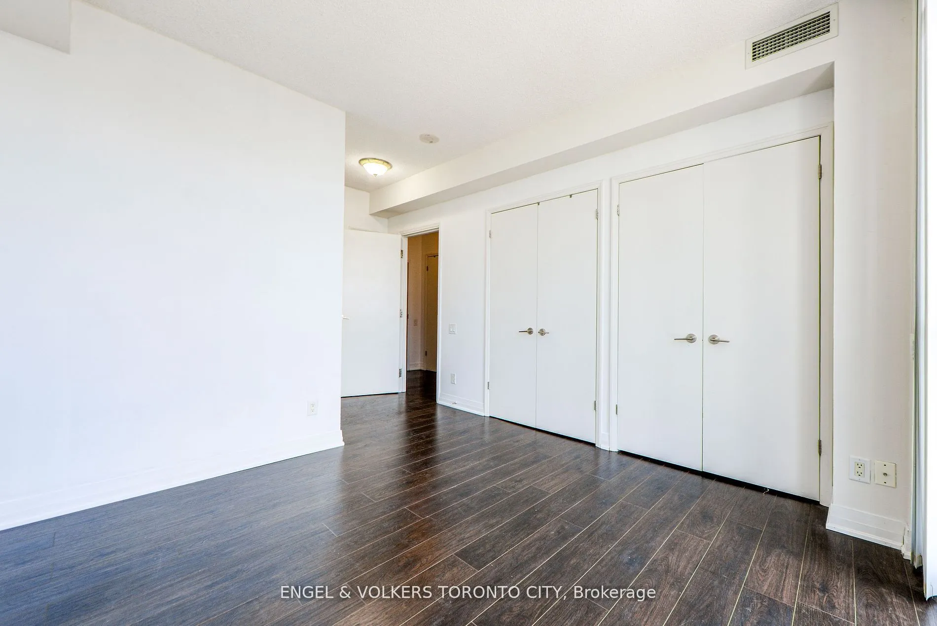 21 Carlton Street, #4205
