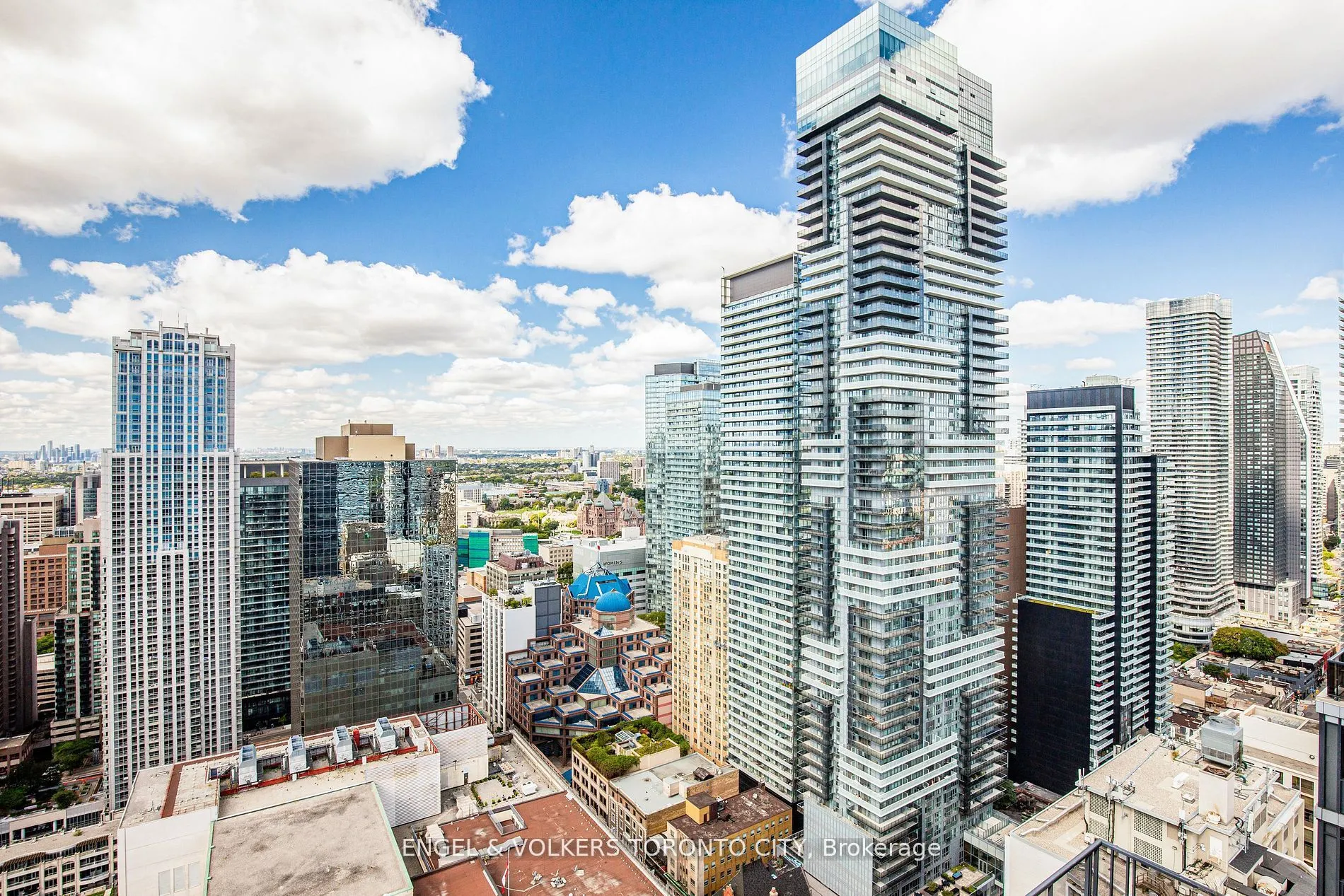 21 Carlton Street, #4205