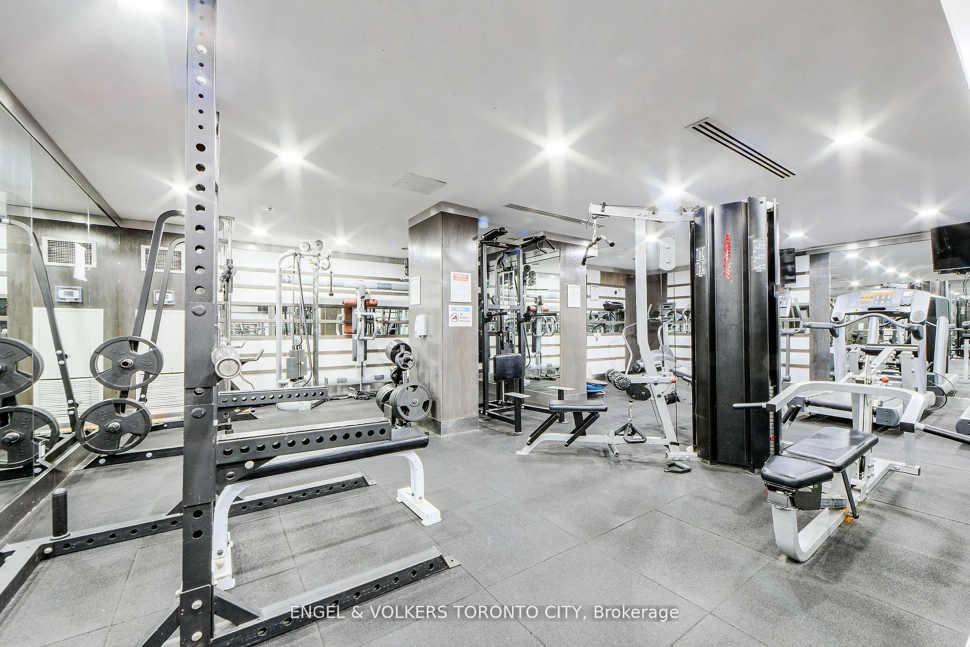 21 Carlton Street, #4205