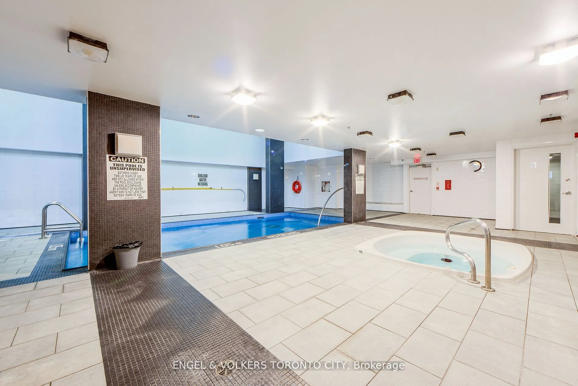 21 Carlton Street, #4205
