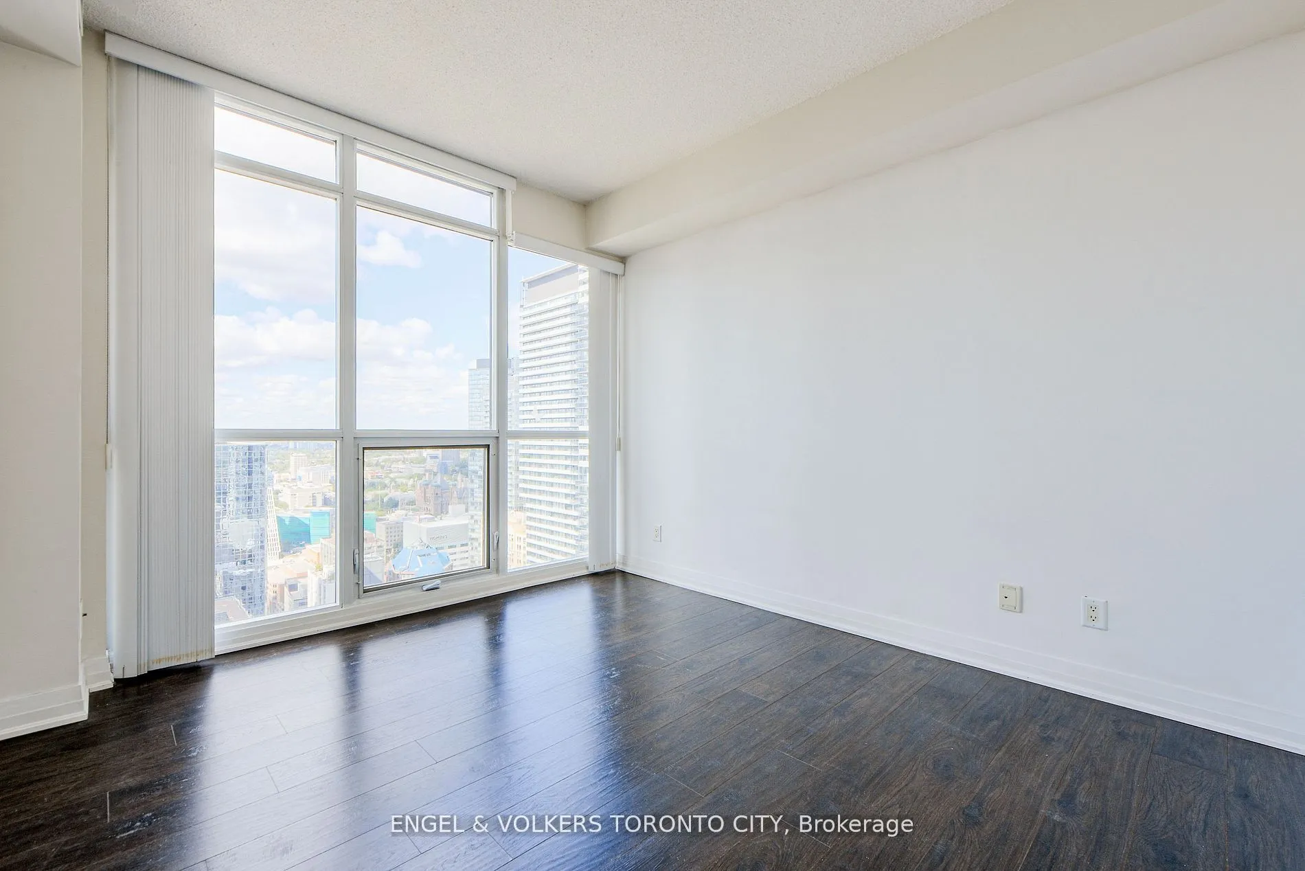 21 Carlton Street, #4205