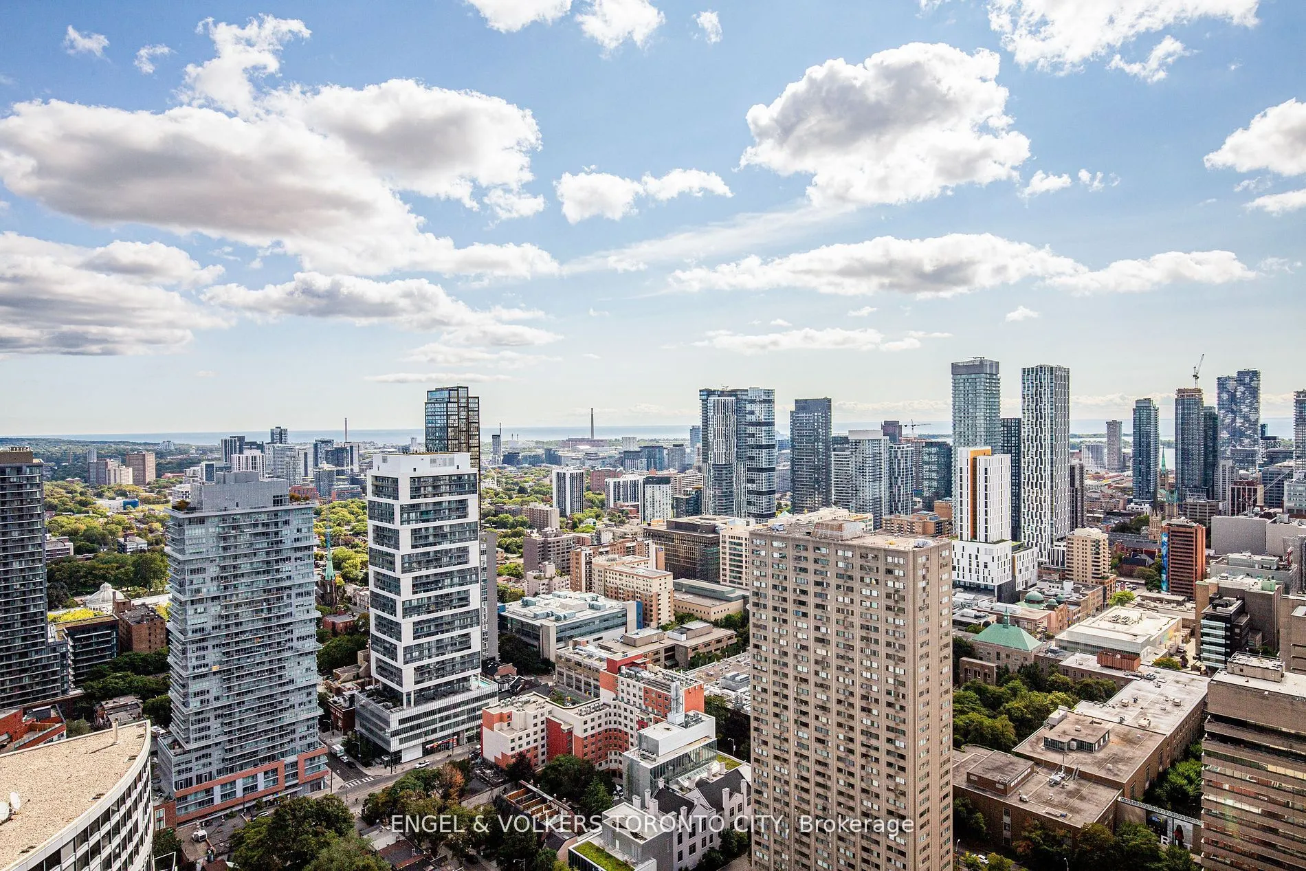 21 Carlton Street, #4205