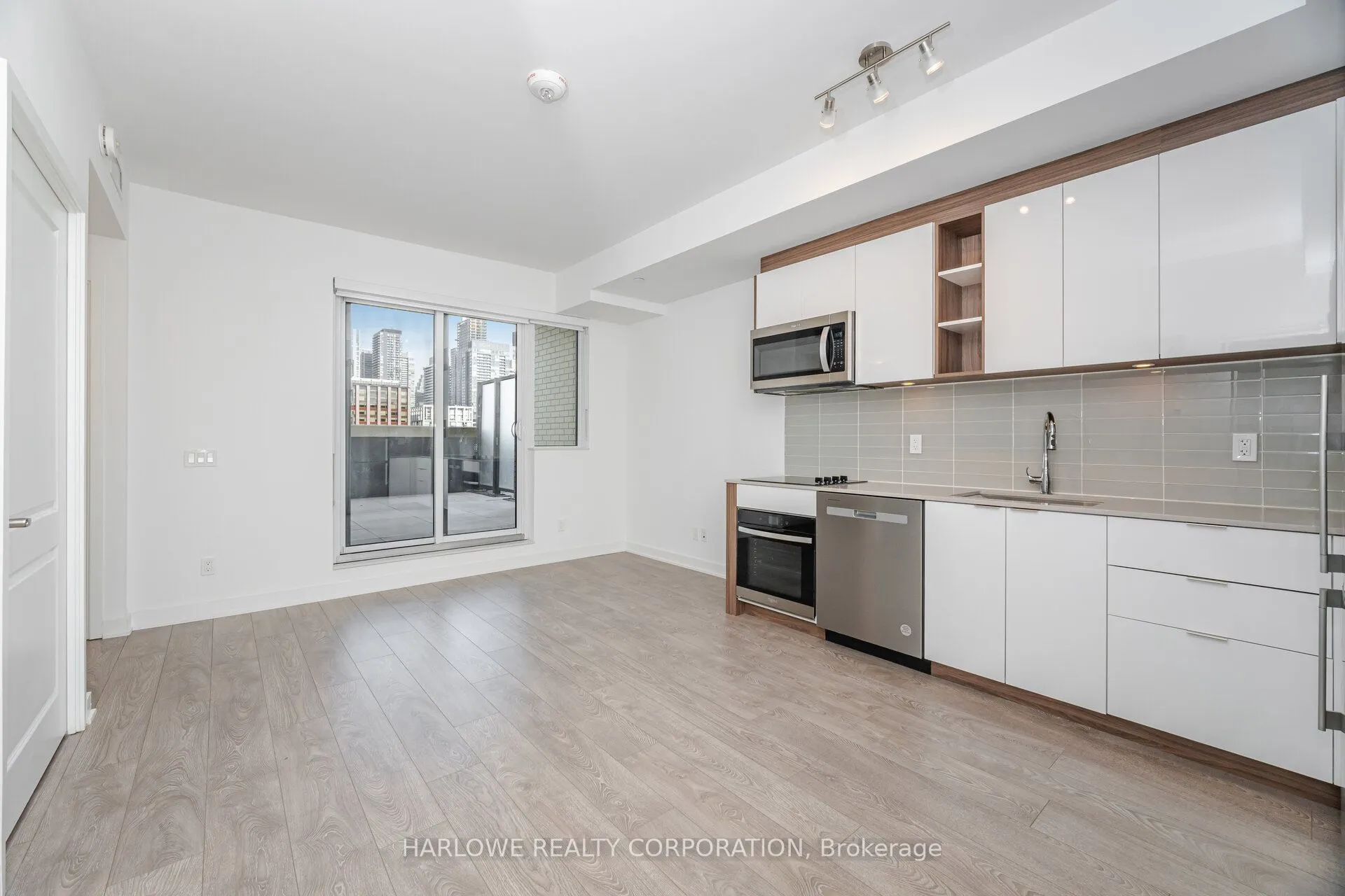 543 Richmond Street W, #614