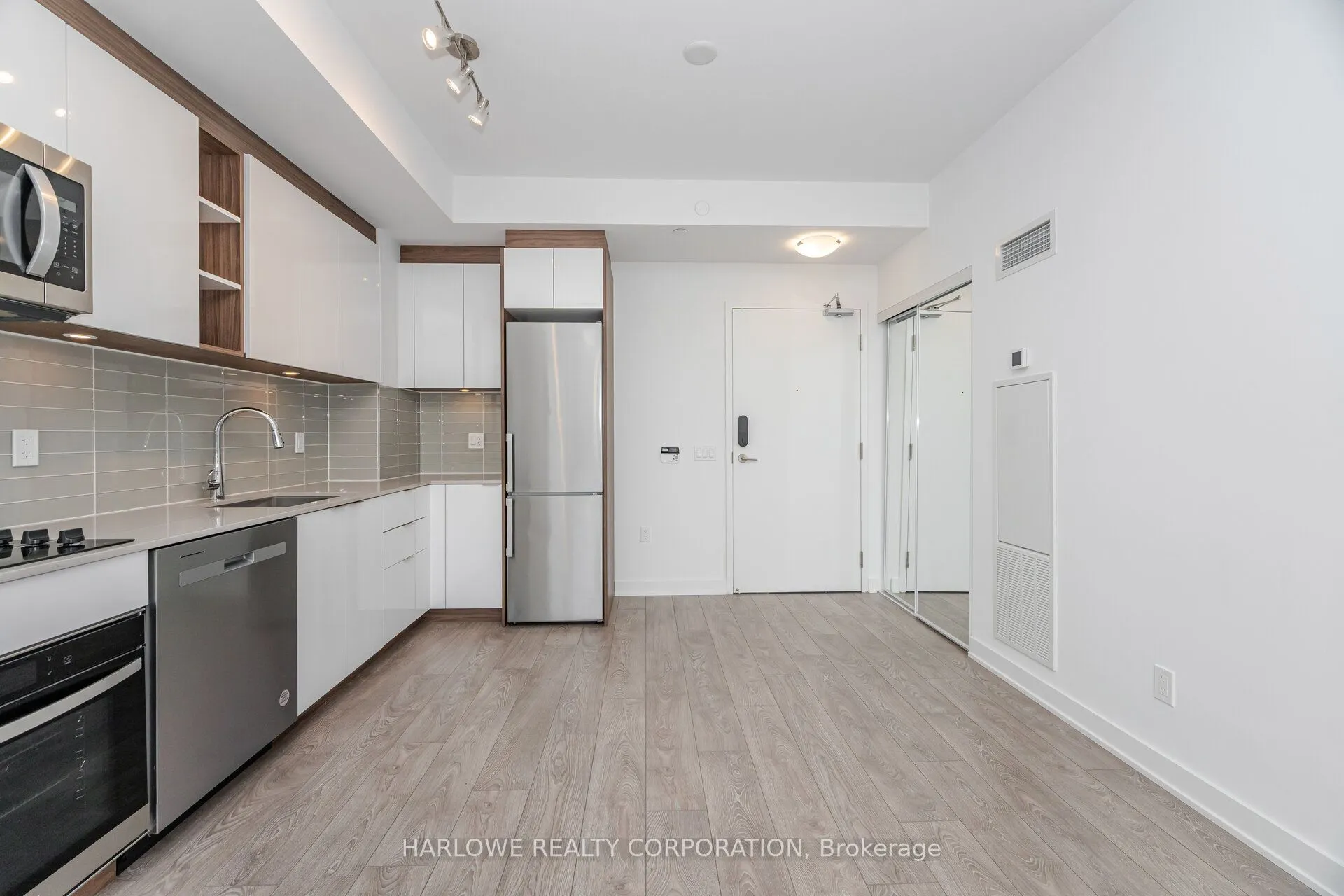 543 Richmond Street W, #614