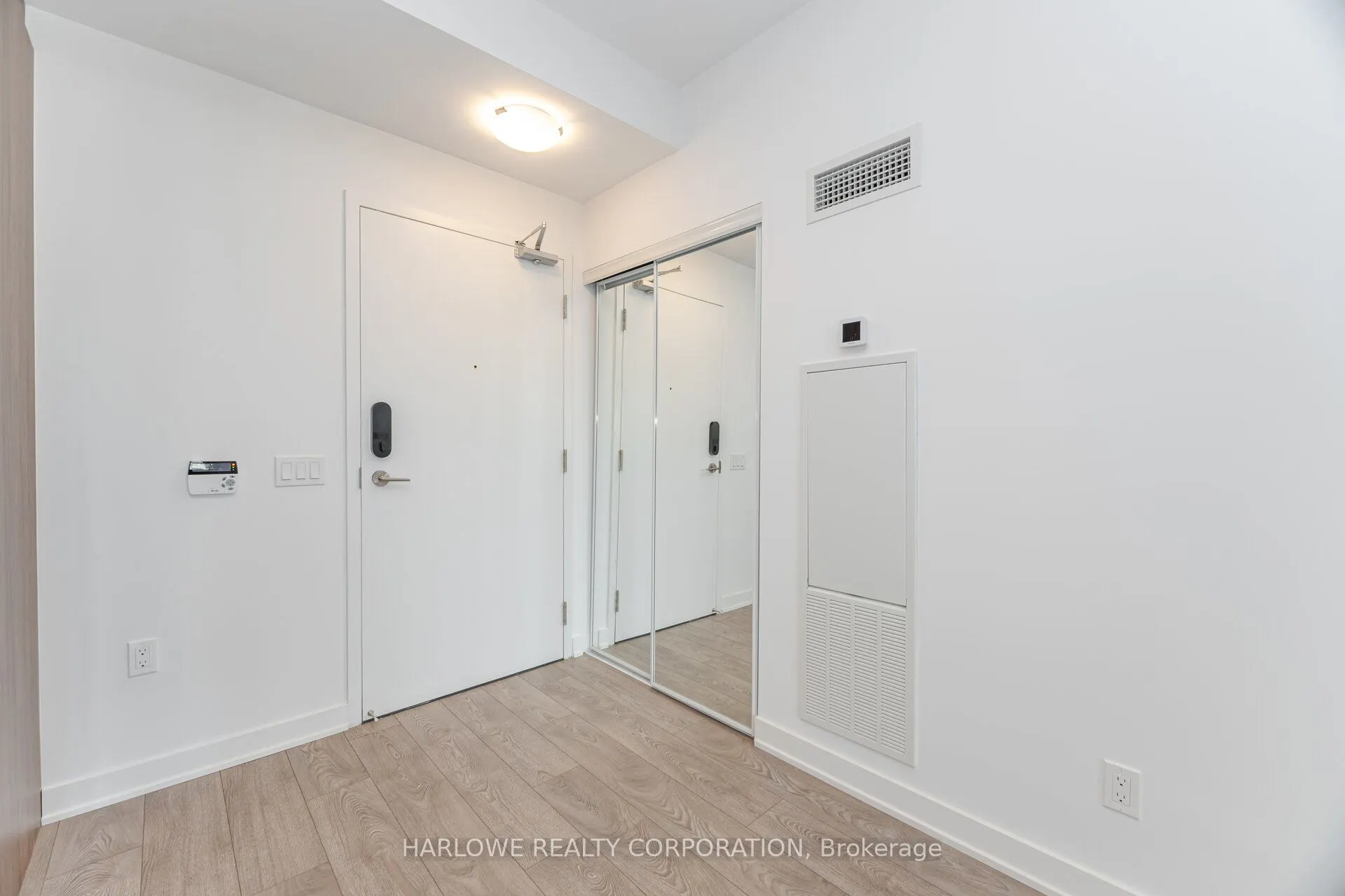 543 Richmond Street W, #614
