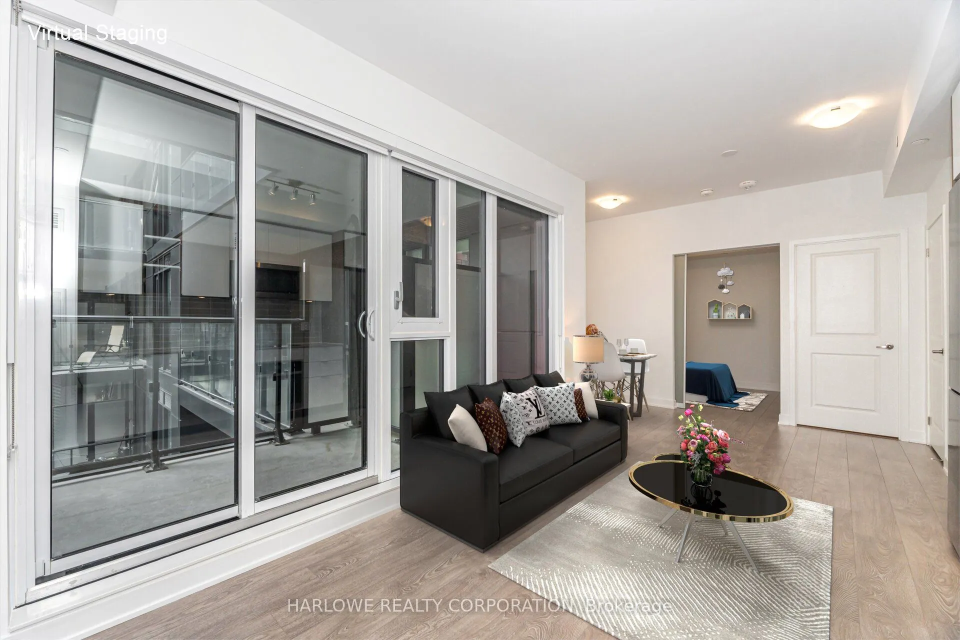 543 Richmond Street W, #815