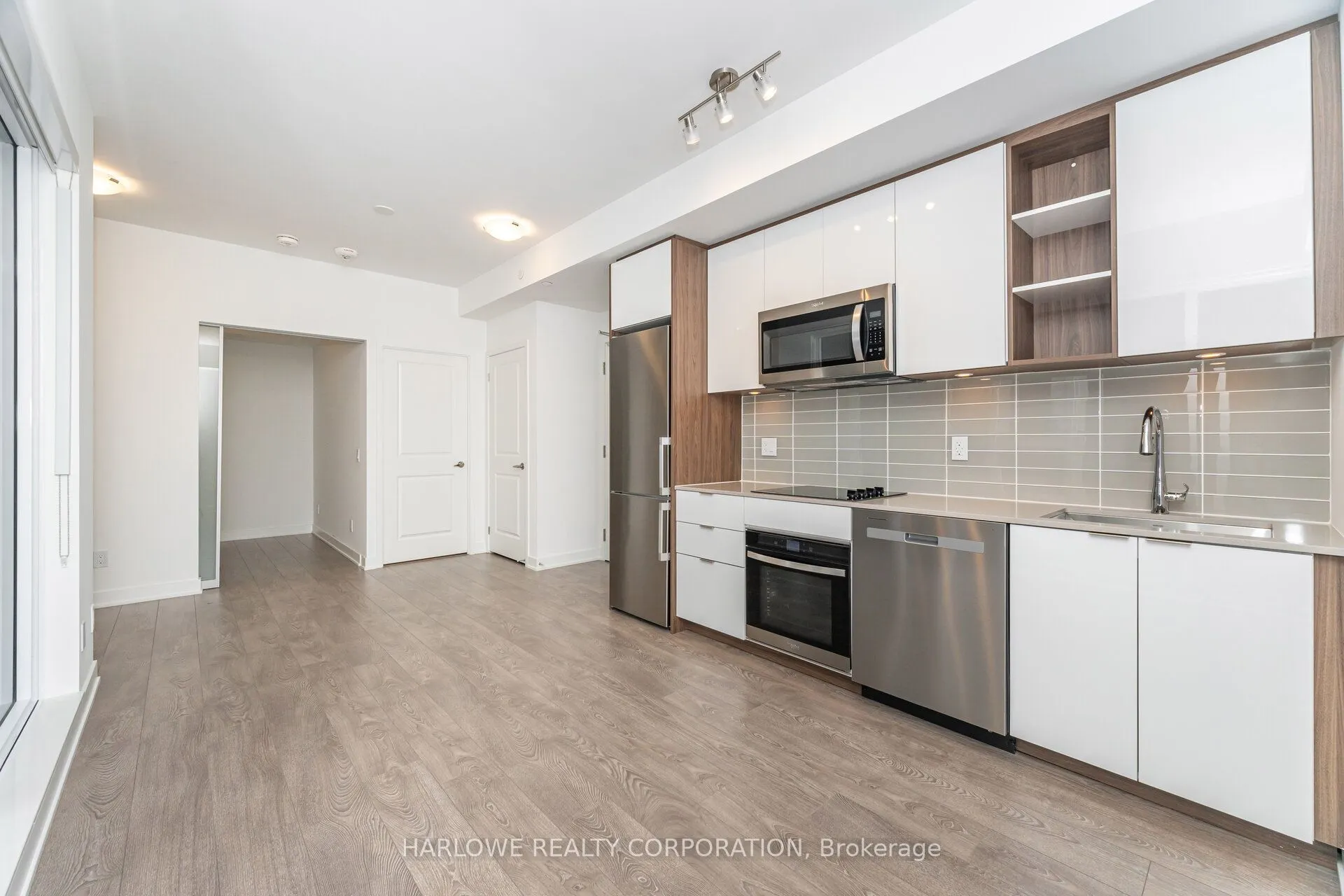 543 Richmond Street W, #815