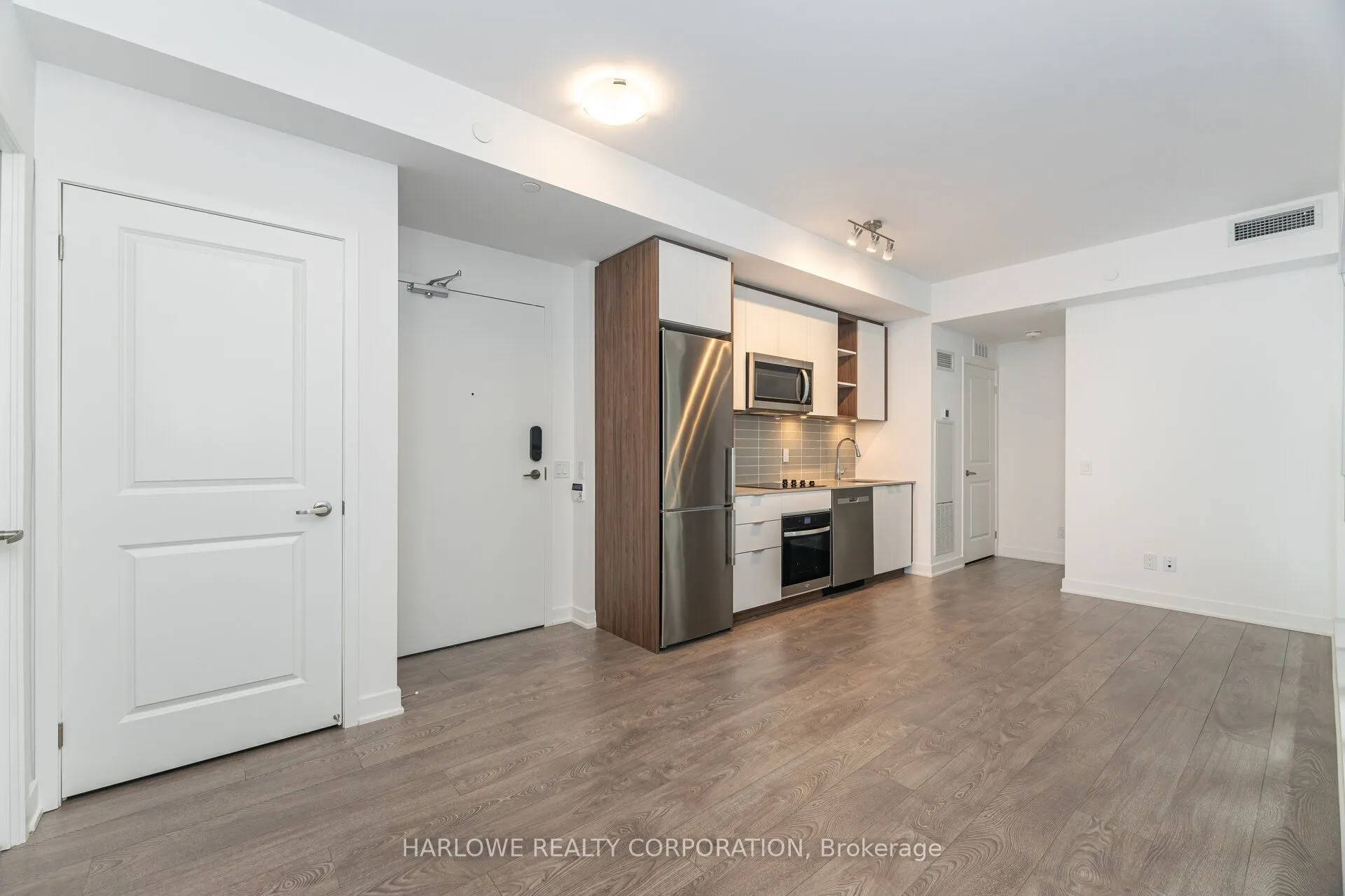 543 Richmond Street W, #815