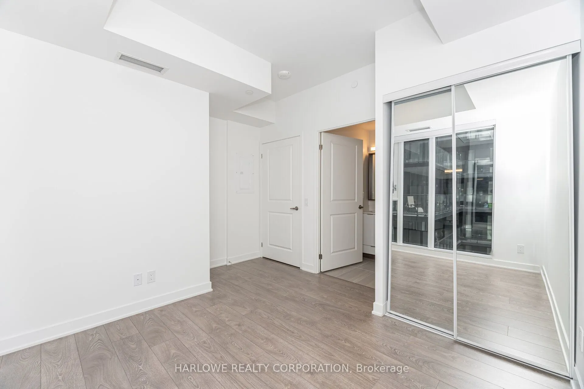 543 Richmond Street W, #815
