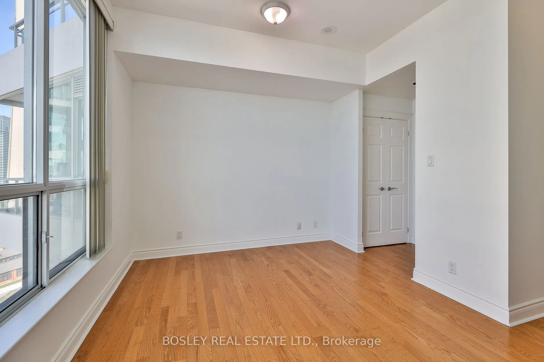 228 Queens Quay W, #2508