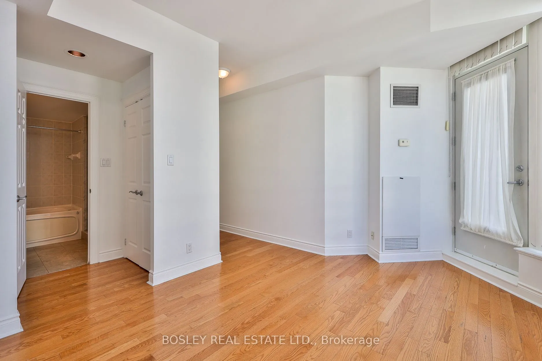 228 Queens Quay W, #2508