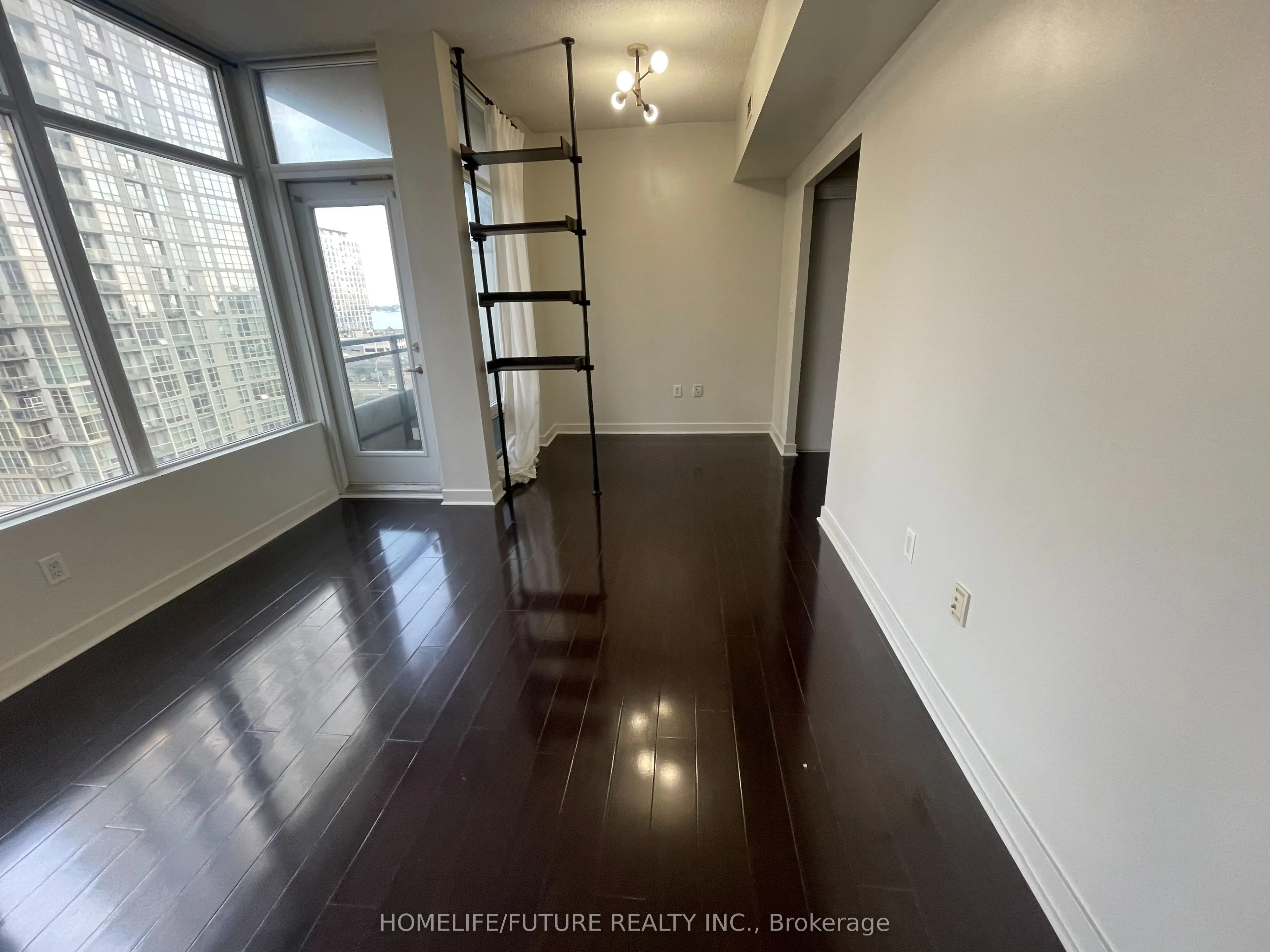 15 Brunel Court, #915