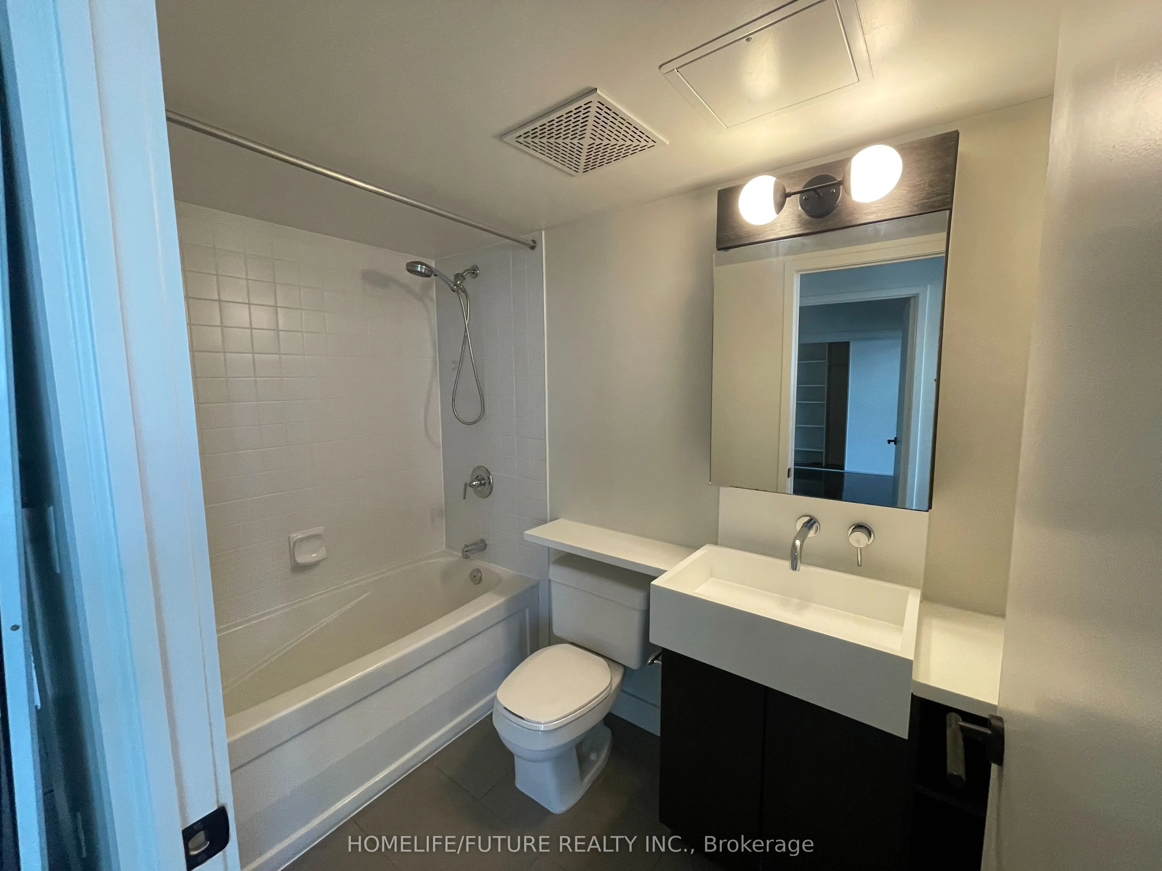 15 Brunel Court, #915