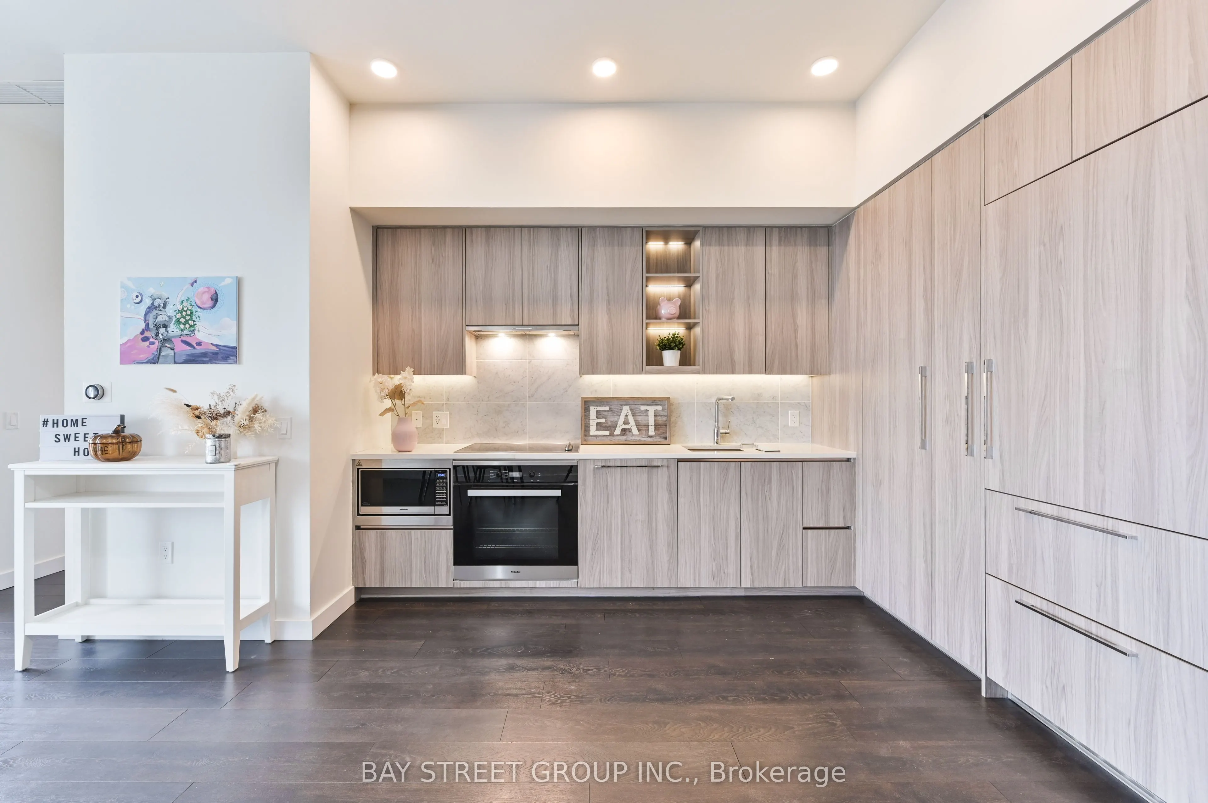 85 McMahon Drive, #3808