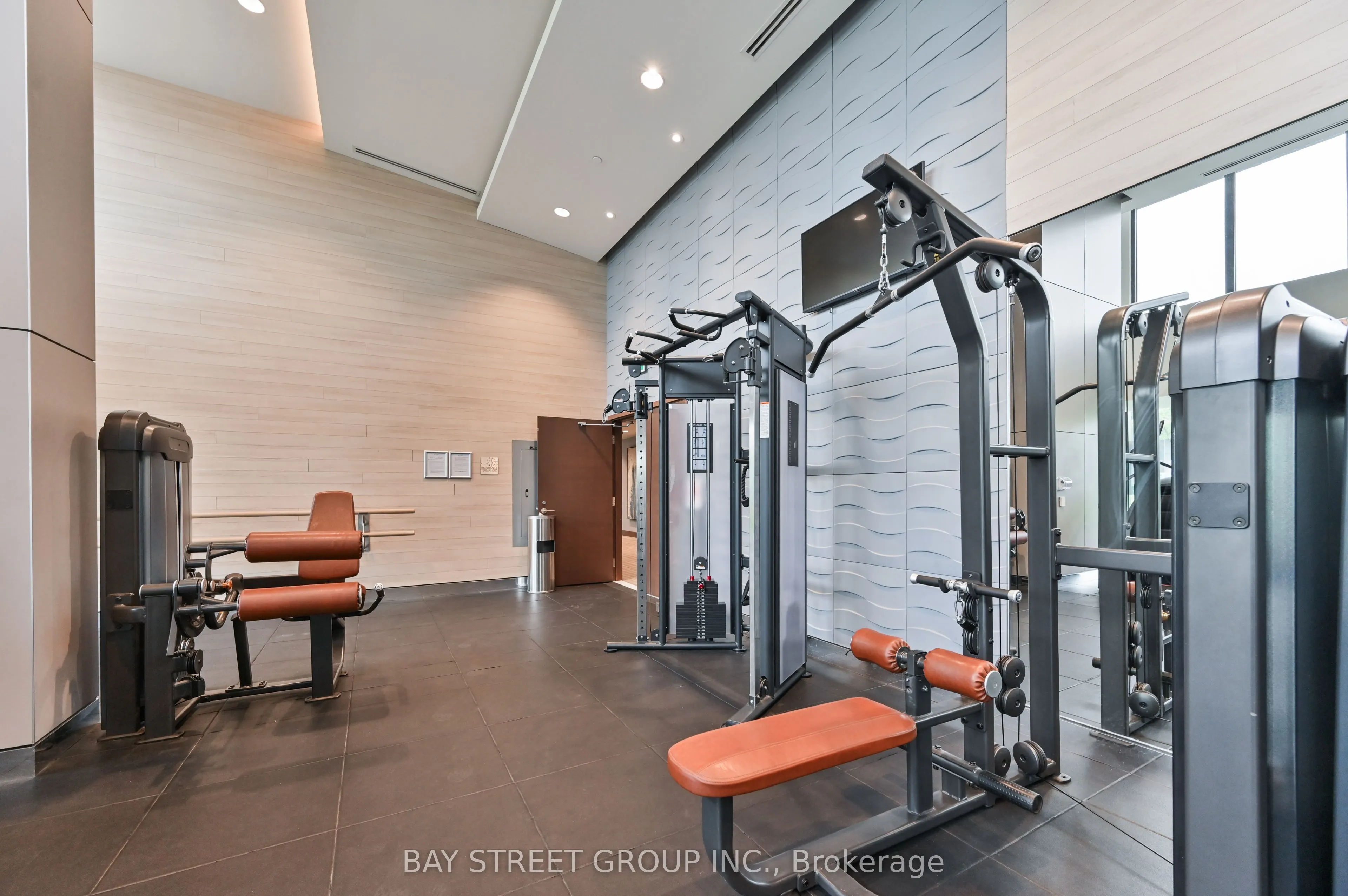 85 McMahon Drive, #3808