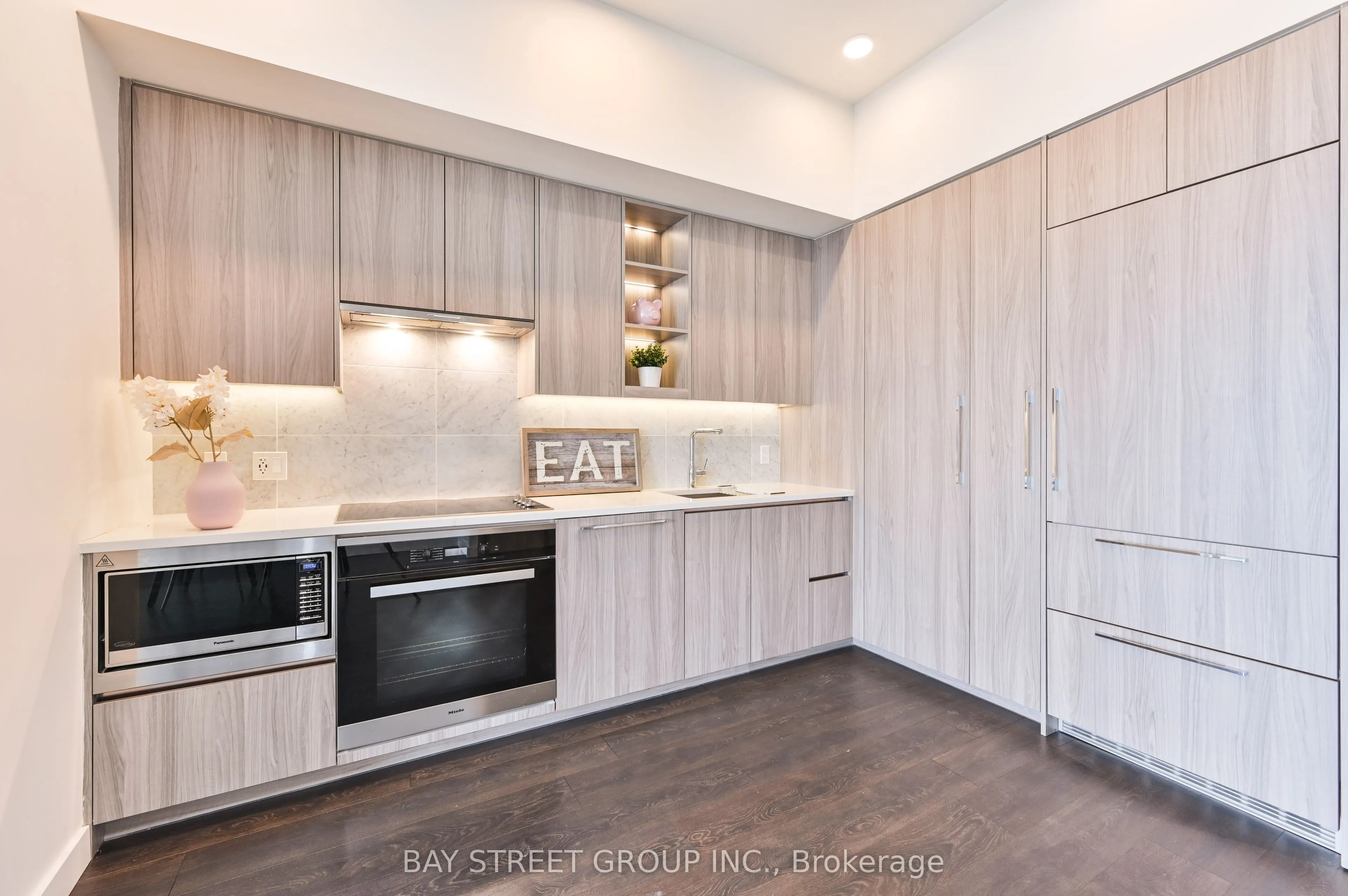 85 McMahon Drive, #3808