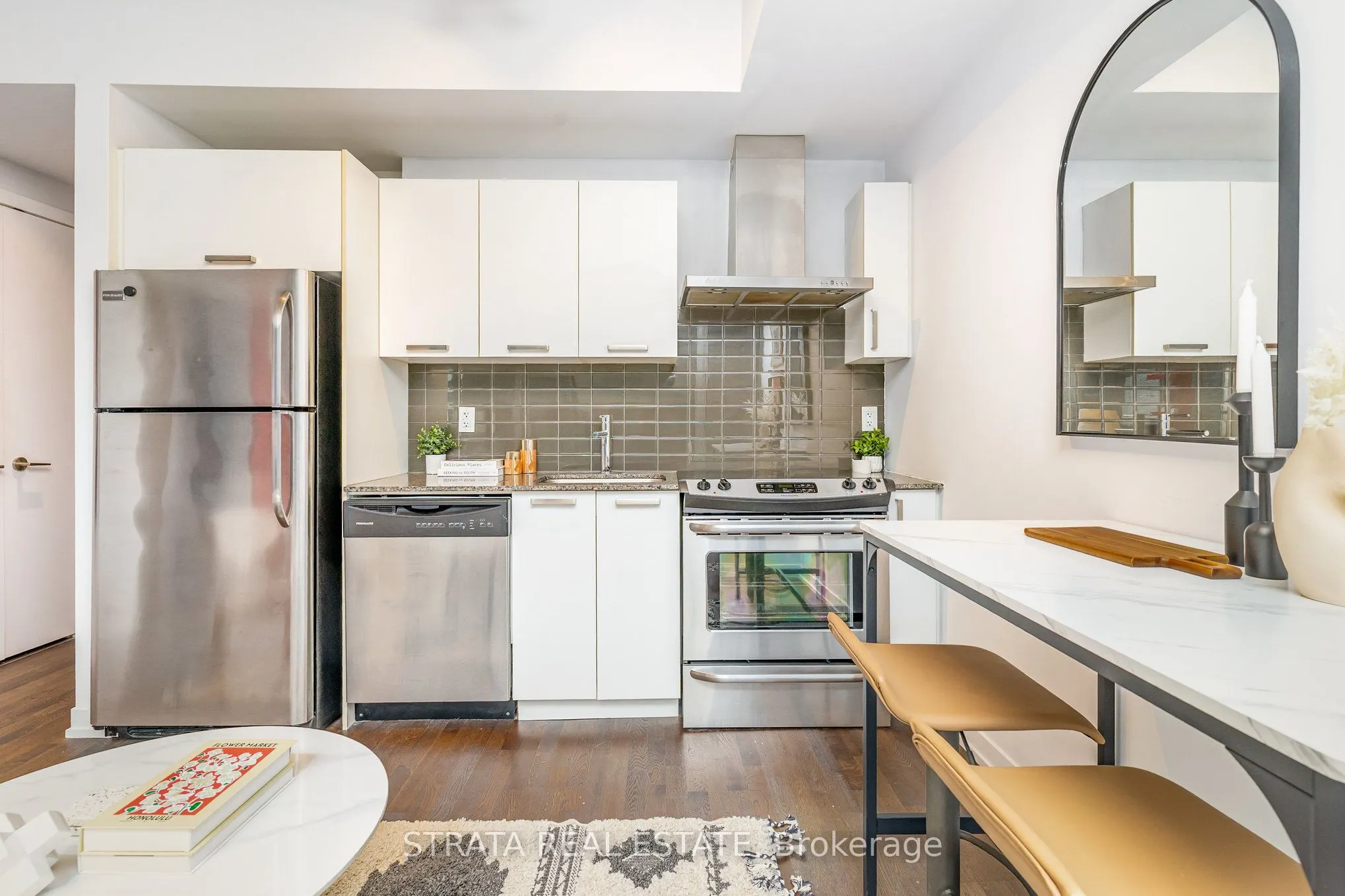 95 Bathurst Street, #615