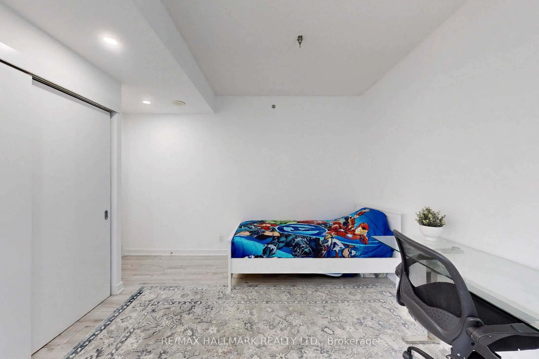 21 Nelson Street, #818