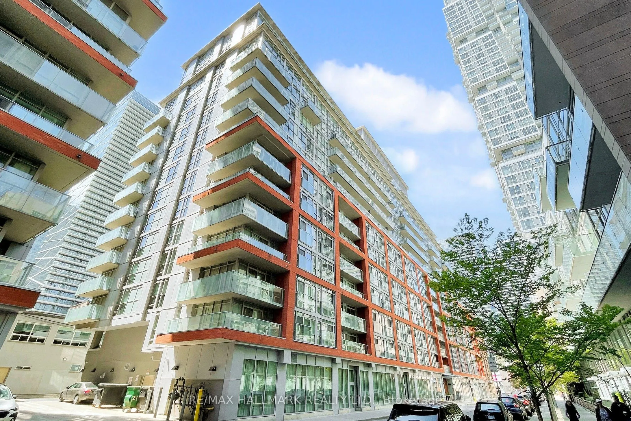 21 Nelson Street, #818