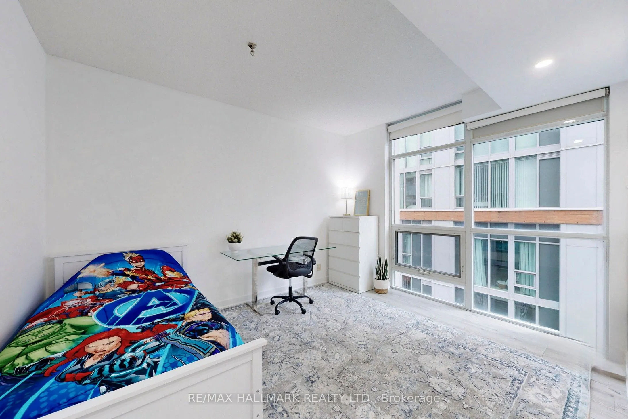 21 Nelson Street, #818
