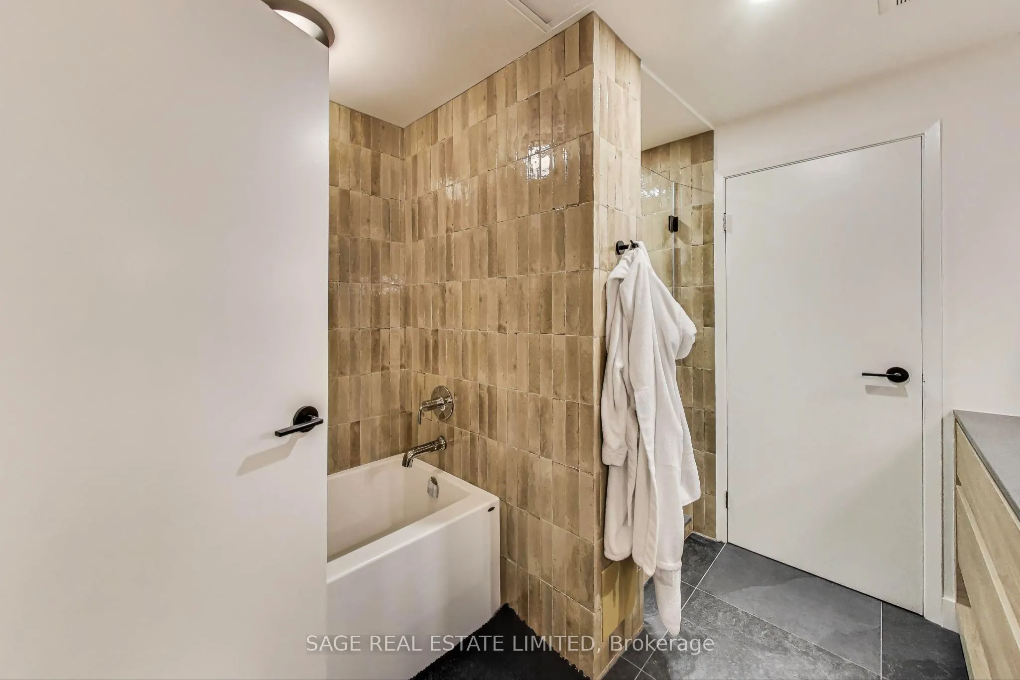 781 King Street W, #403