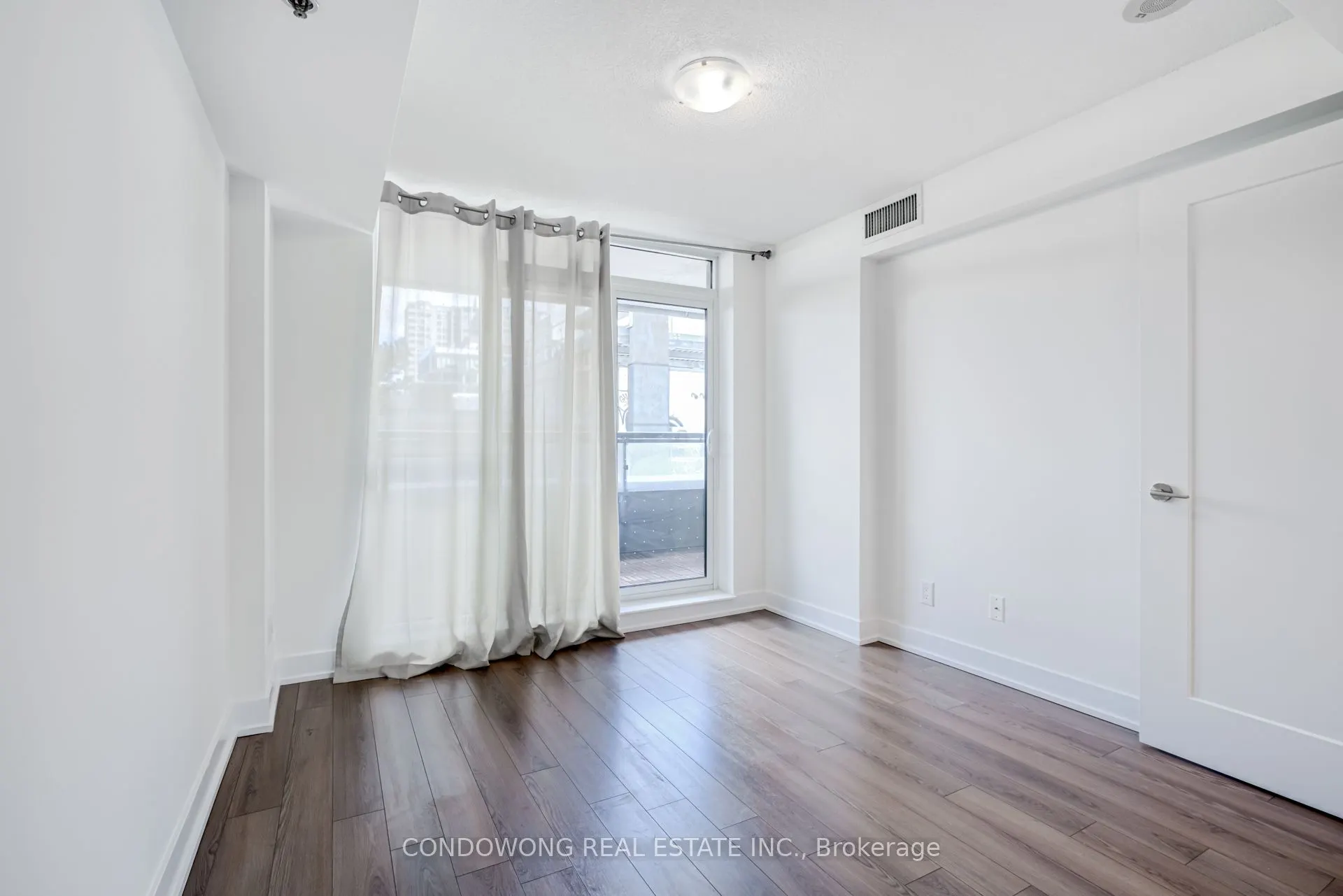 318 Richmond Street W, #406