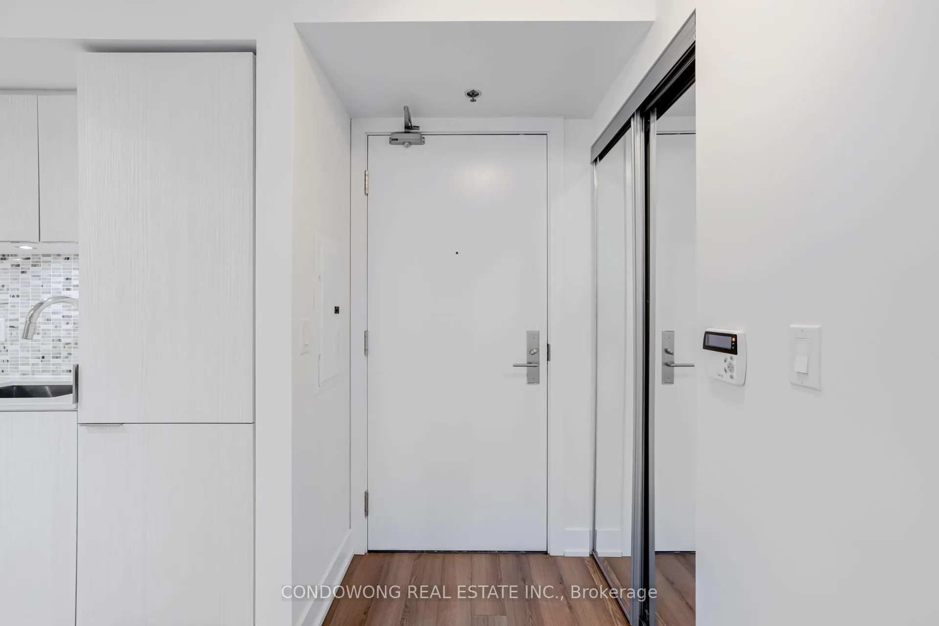 318 Richmond Street W, #406