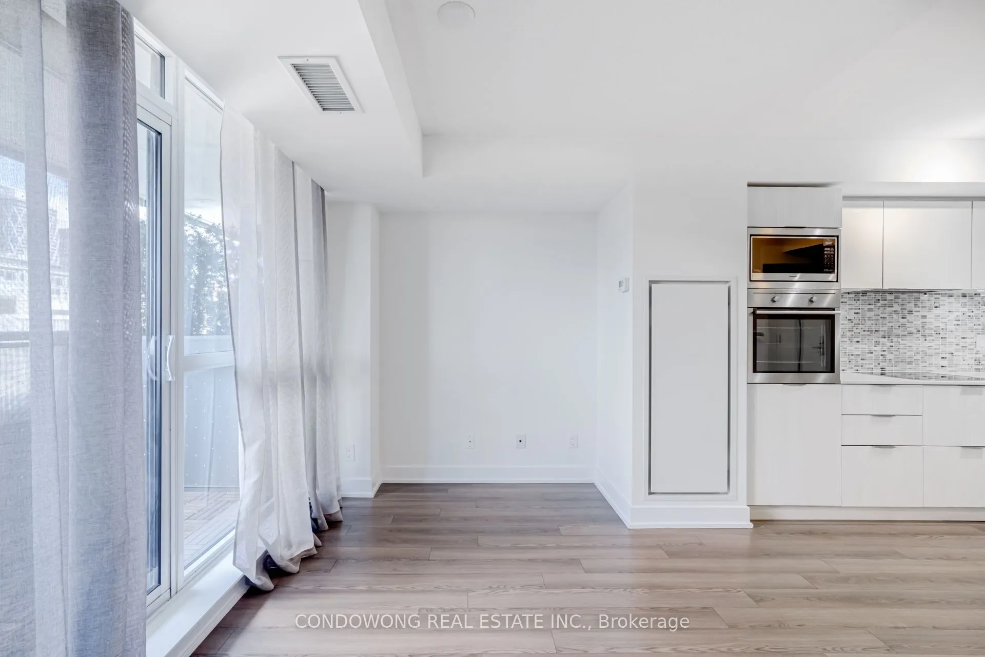 318 Richmond Street W, #406