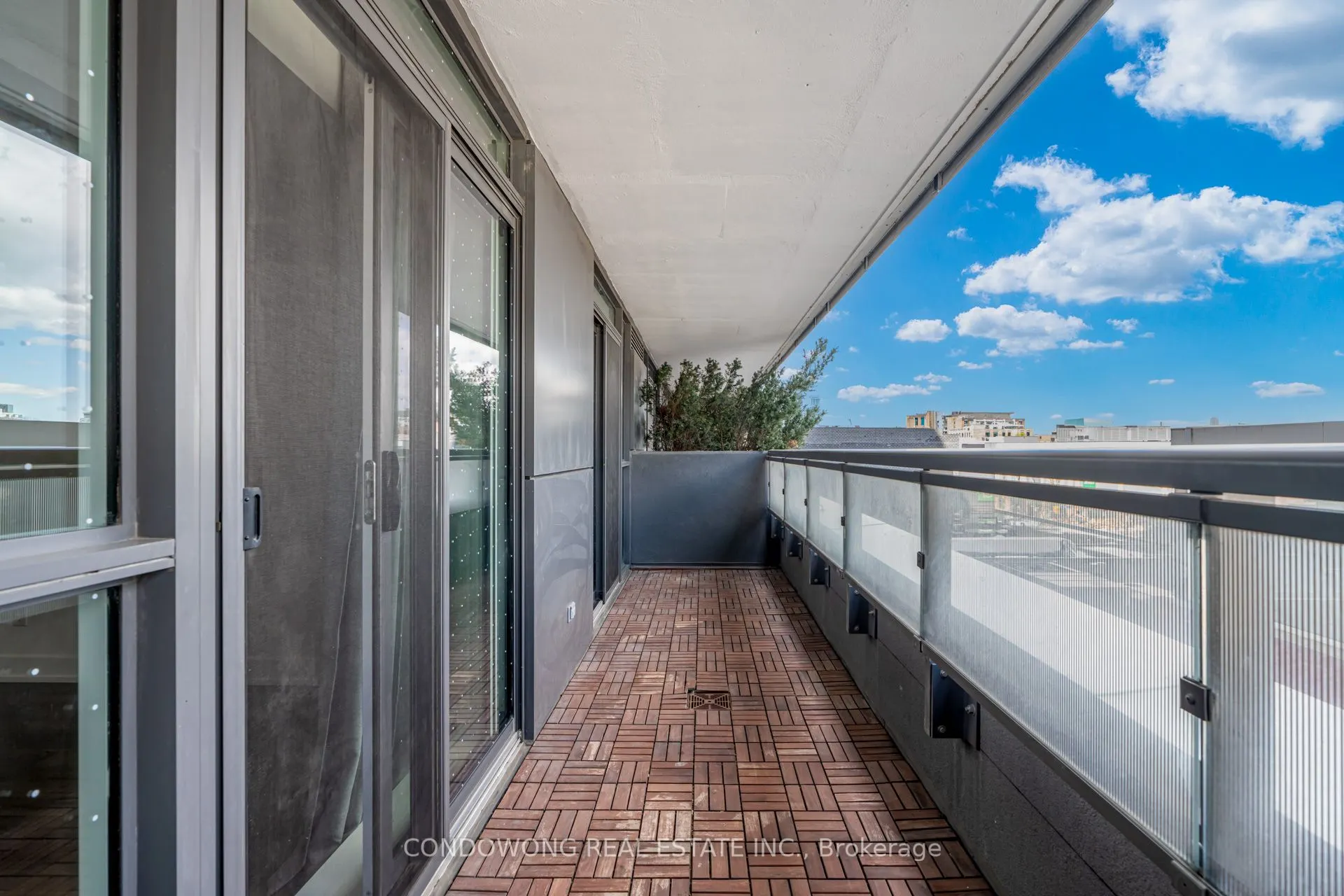 318 Richmond Street W, #406