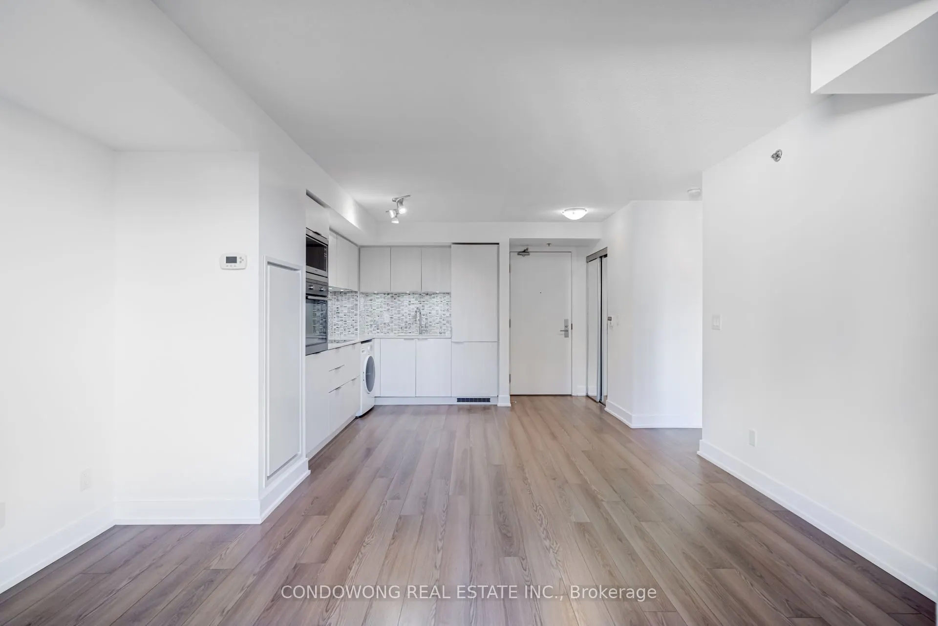318 Richmond Street W, #406