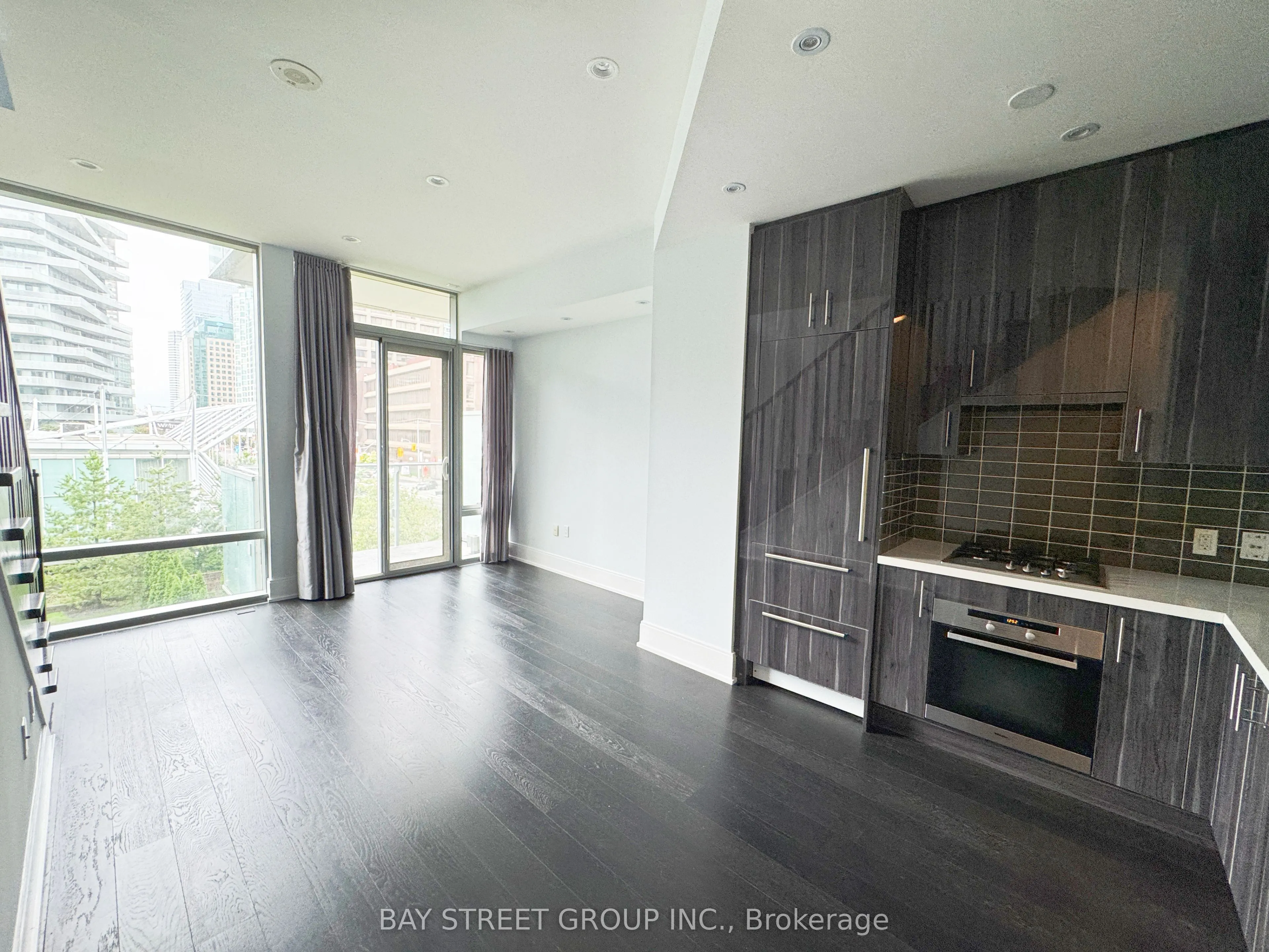 39 Queens Quay E, #341