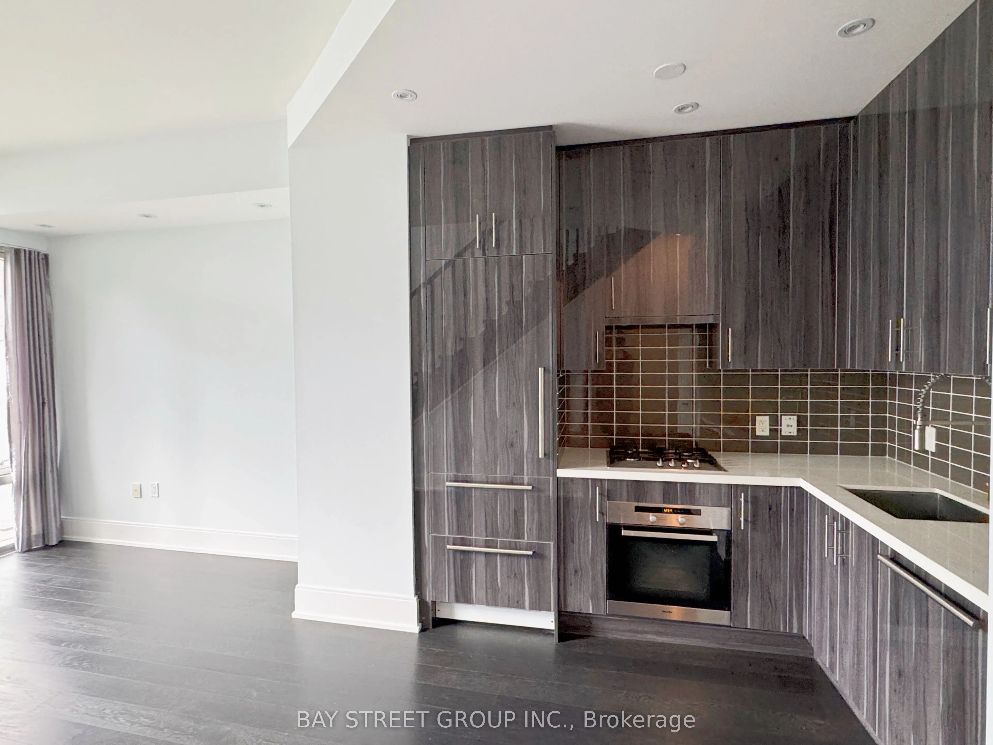 39 Queens Quay E, #341